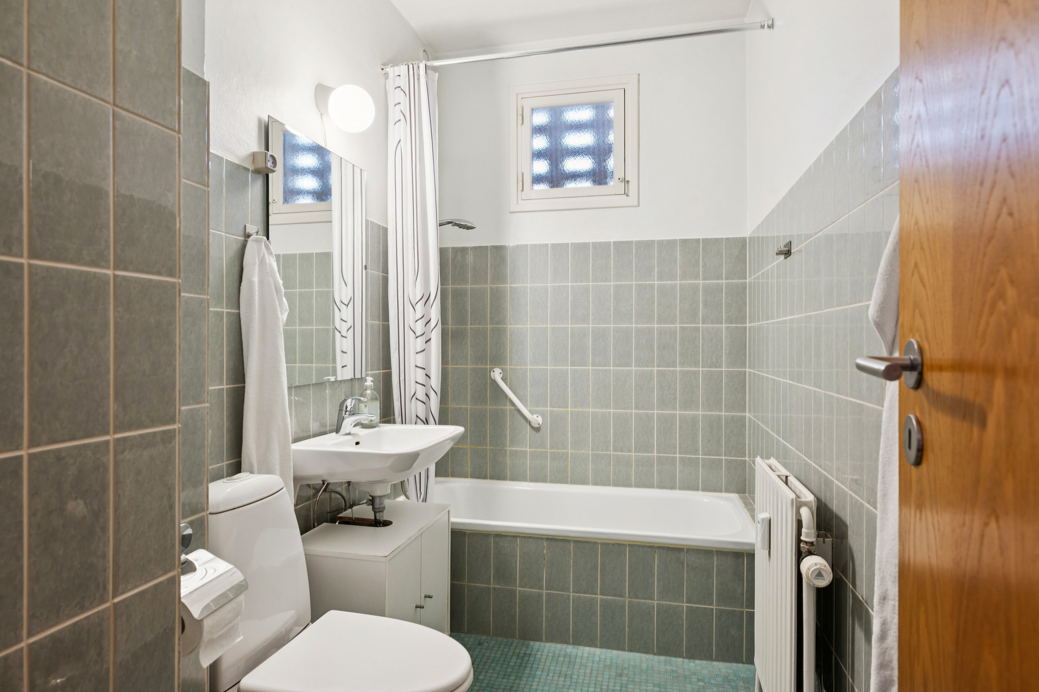 Fremhævet badeværelse billede i fuldskærmstilstand. Billede af Hobrovej 120, 1. th., 8920 Randers NV