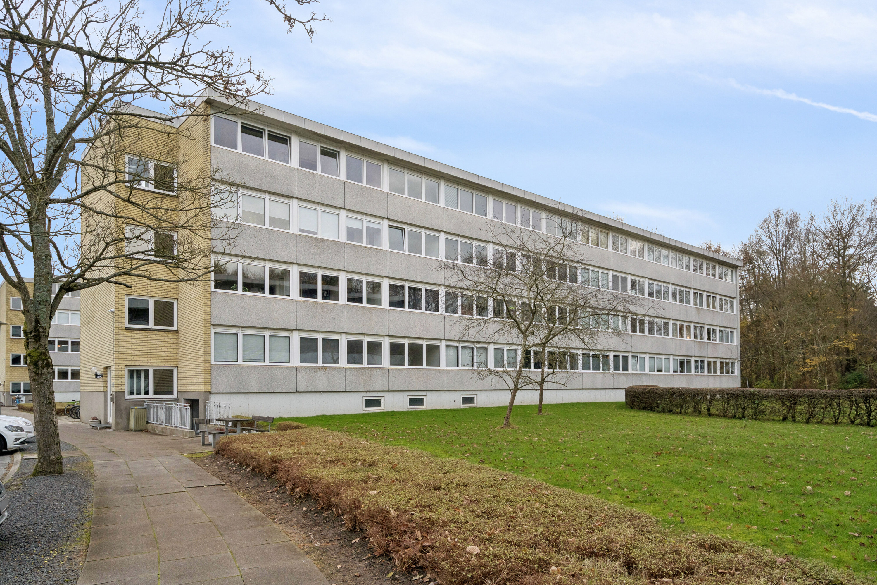 Miniaturebillede 1: facade. Billede af Æbleparken 132, st.., Søhus, 5270 Odense N