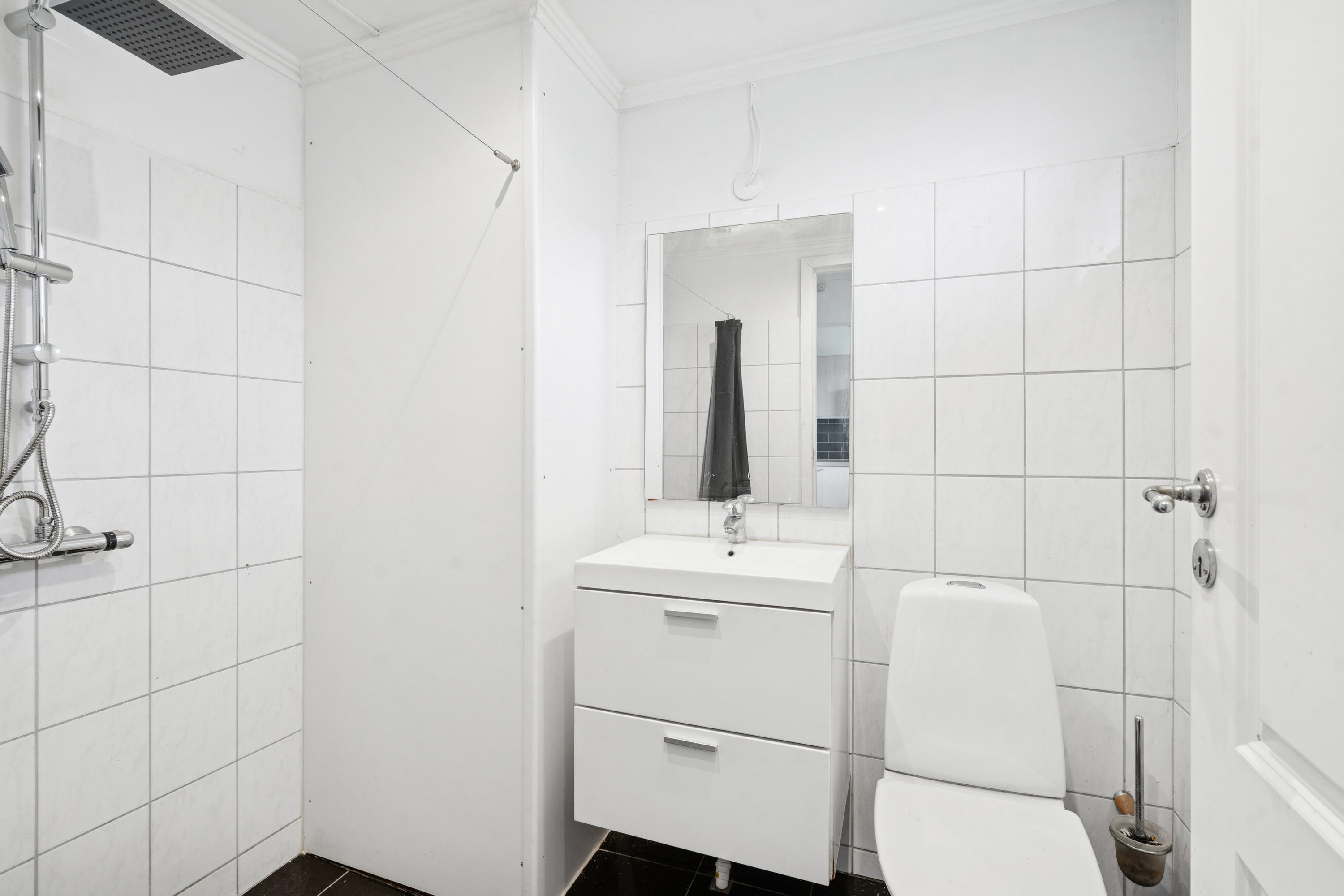 Fremhævet badeværelse billede i fuldskærmstilstand. Billede af Æbleparken 132, st.., Søhus, 5270 Odense N