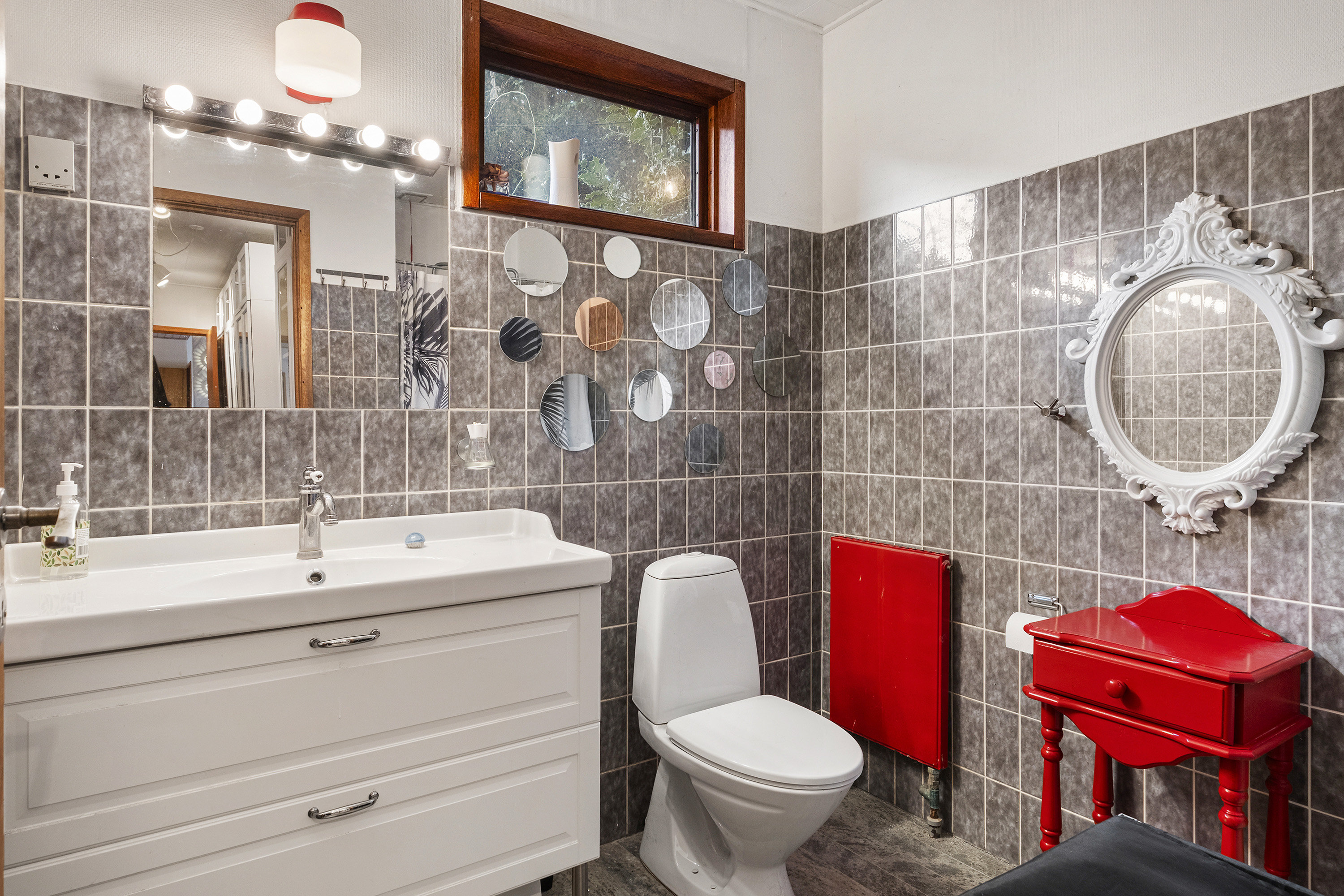 Fremhævet badeværelse billede i fuldskærmstilstand. Billede af Ringvej 52, 2970 Hørsholm