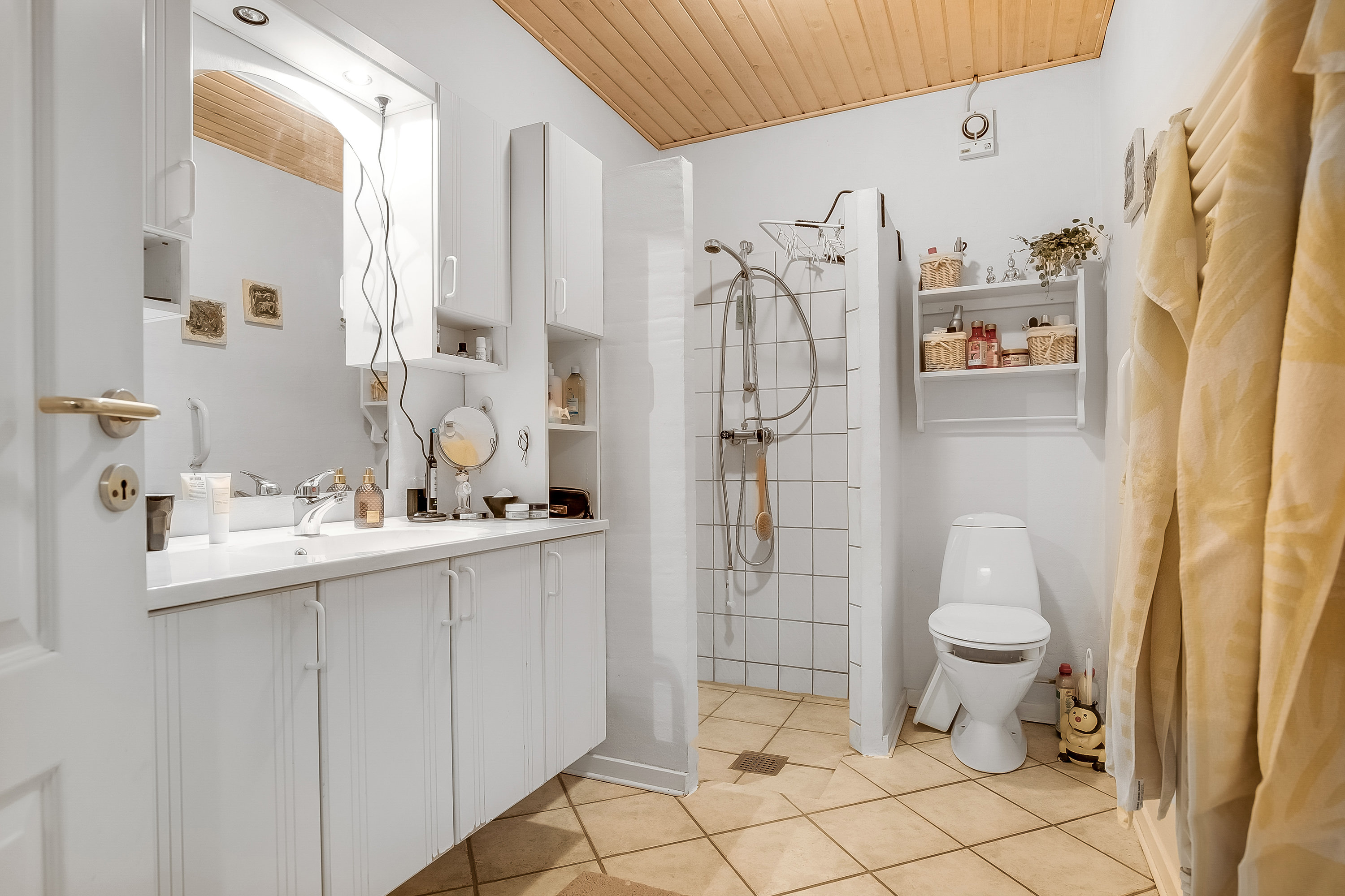 Fremhævet badeværelse billede i fuldskærmstilstand. Billede af Nedervej 17, Ejstrup, 6000 Kolding