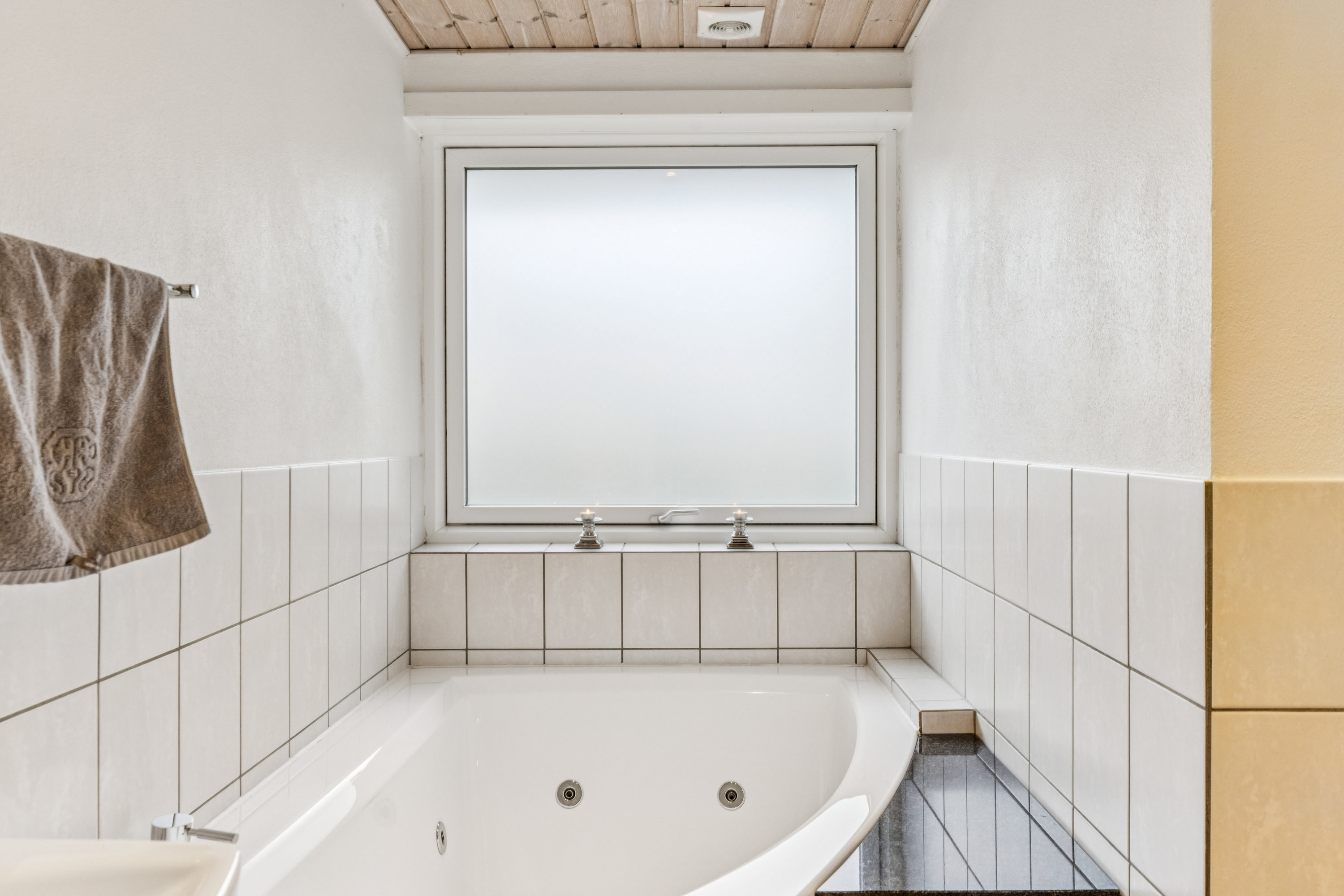 Fremhævet badeværelse billede i fuldskærmstilstand. Billede af Gyvelvej 8, 6740 Bramming