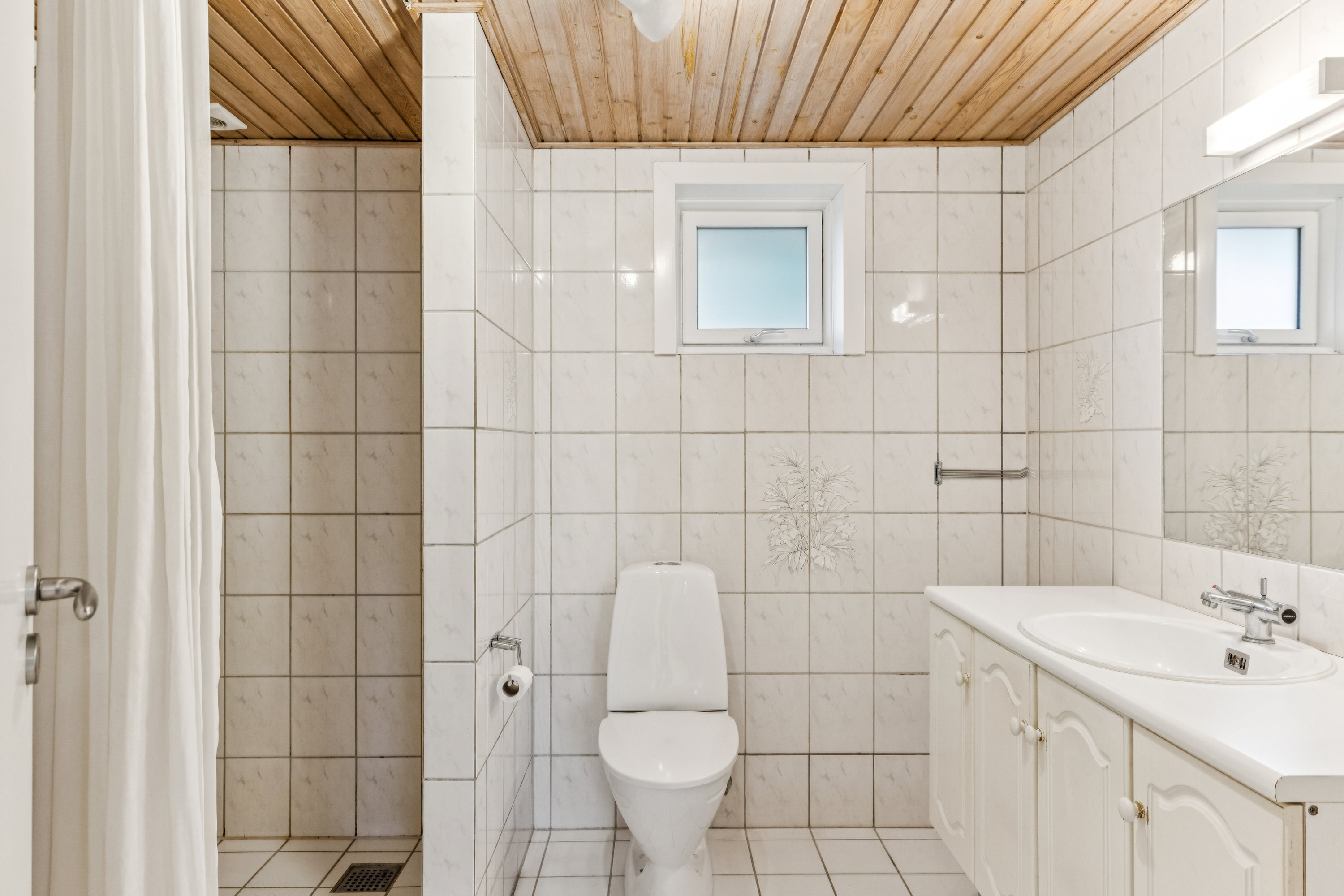 Fremhævet badeværelse billede i fuldskærmstilstand. Billede af Gyvelvej 8, 6740 Bramming