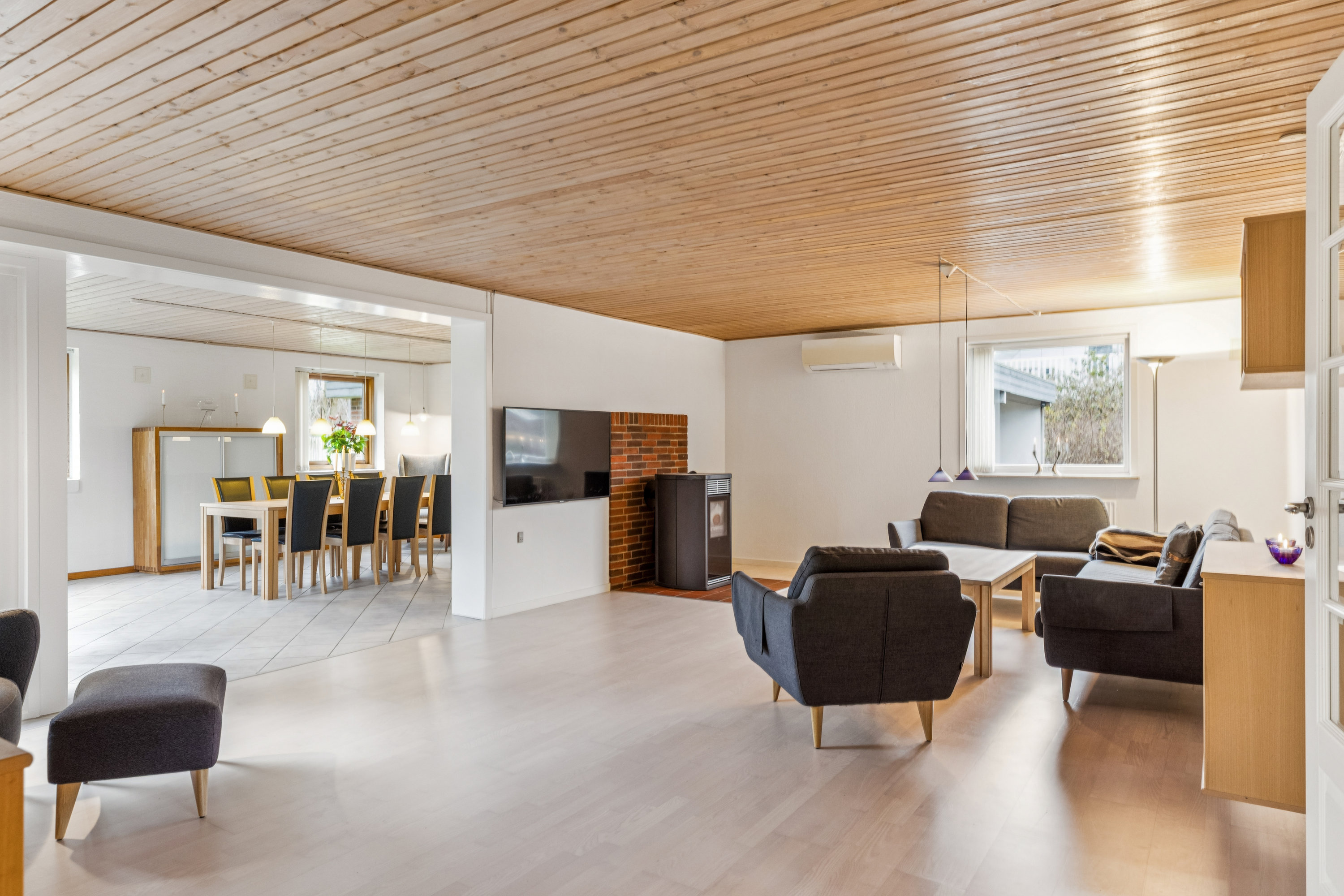 Fremhævet stue billede i fuldskærmstilstand. Billede af Gyvelvej 8, 6740 Bramming