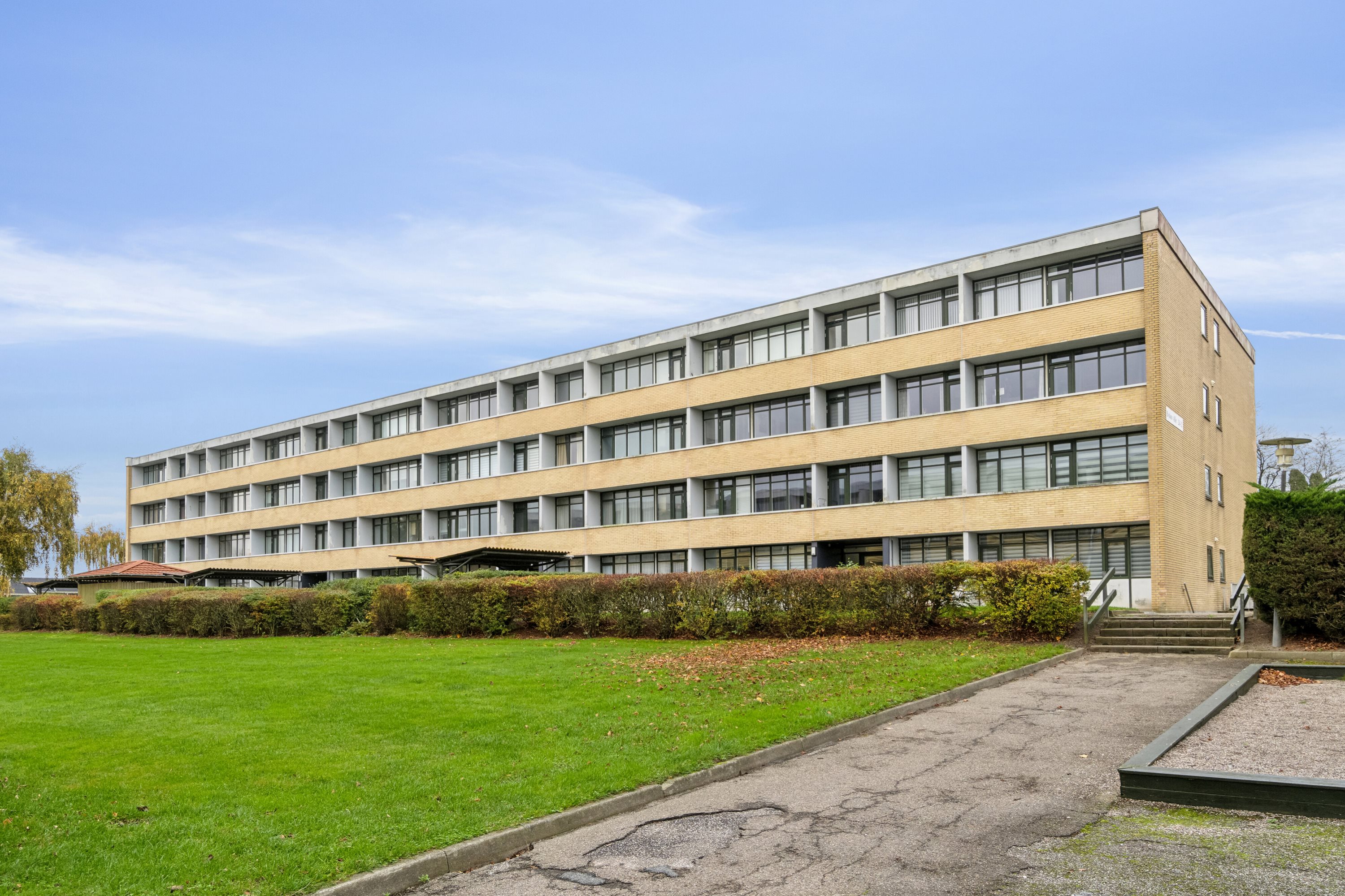 Fremhævet set fra vejen billede i fuldskærmstilstand. Billede af Byskov Alle 30, 2. tv., 4200 Slagelse