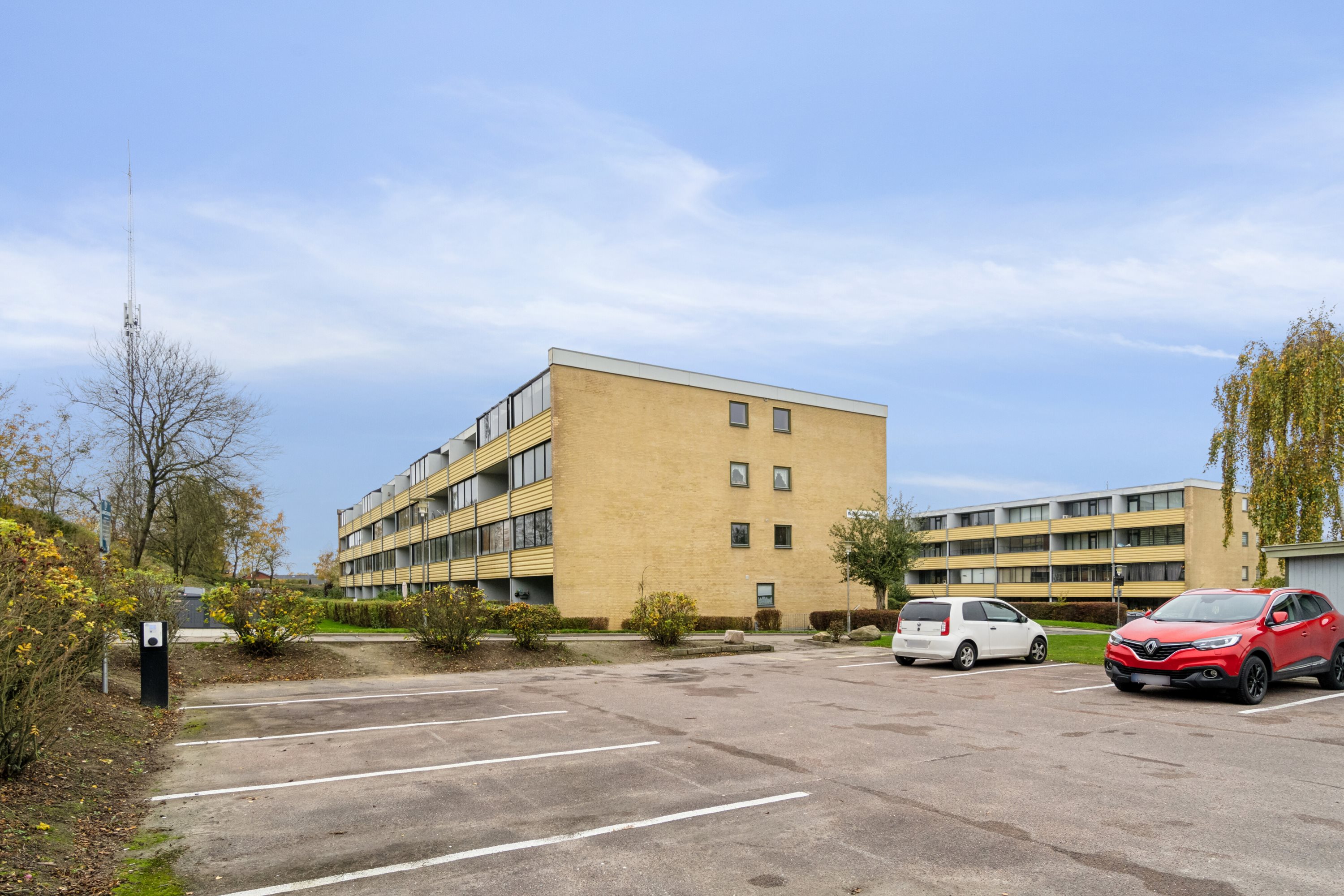 Fremhævet set fra vejen billede i fuldskærmstilstand. Billede af Byskov Alle 30, 2. tv., 4200 Slagelse