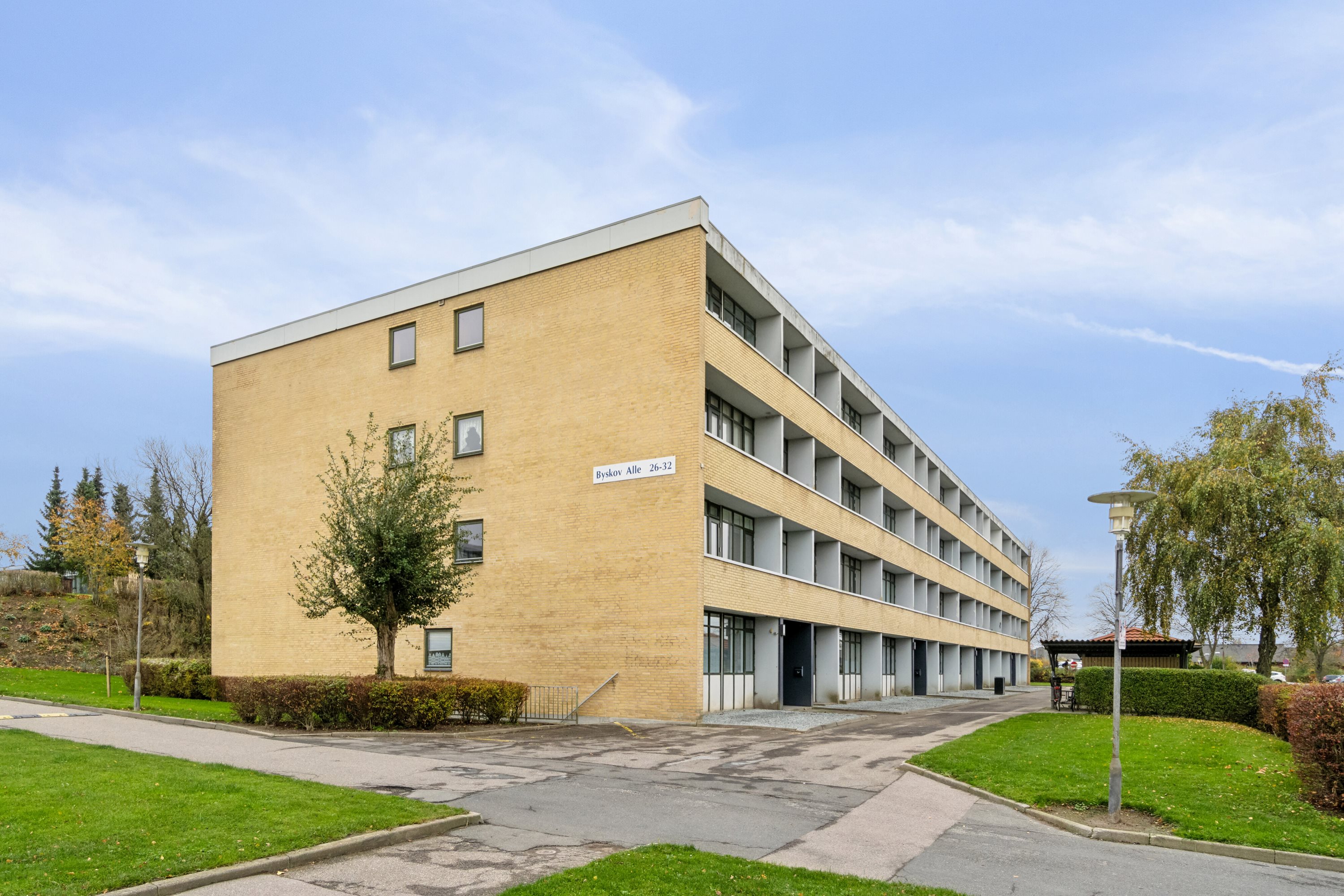Fremhævet set fra vejen billede i fuldskærmstilstand. Billede af Byskov Alle 30, 2. tv., 4200 Slagelse