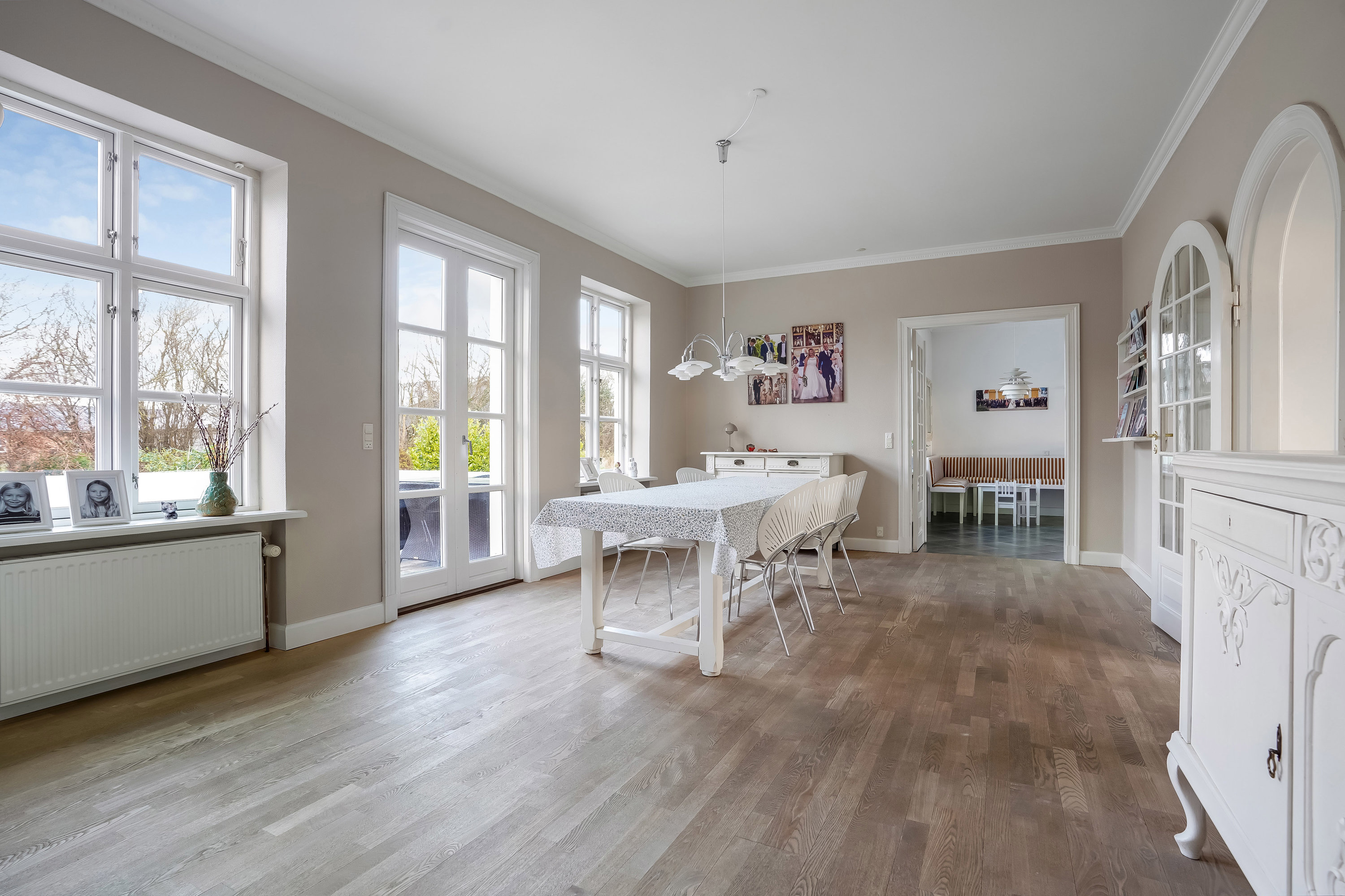 Fremhævet stue billede i fuldskærmstilstand. Billede af Bogensevej 8, 5500 Middelfart