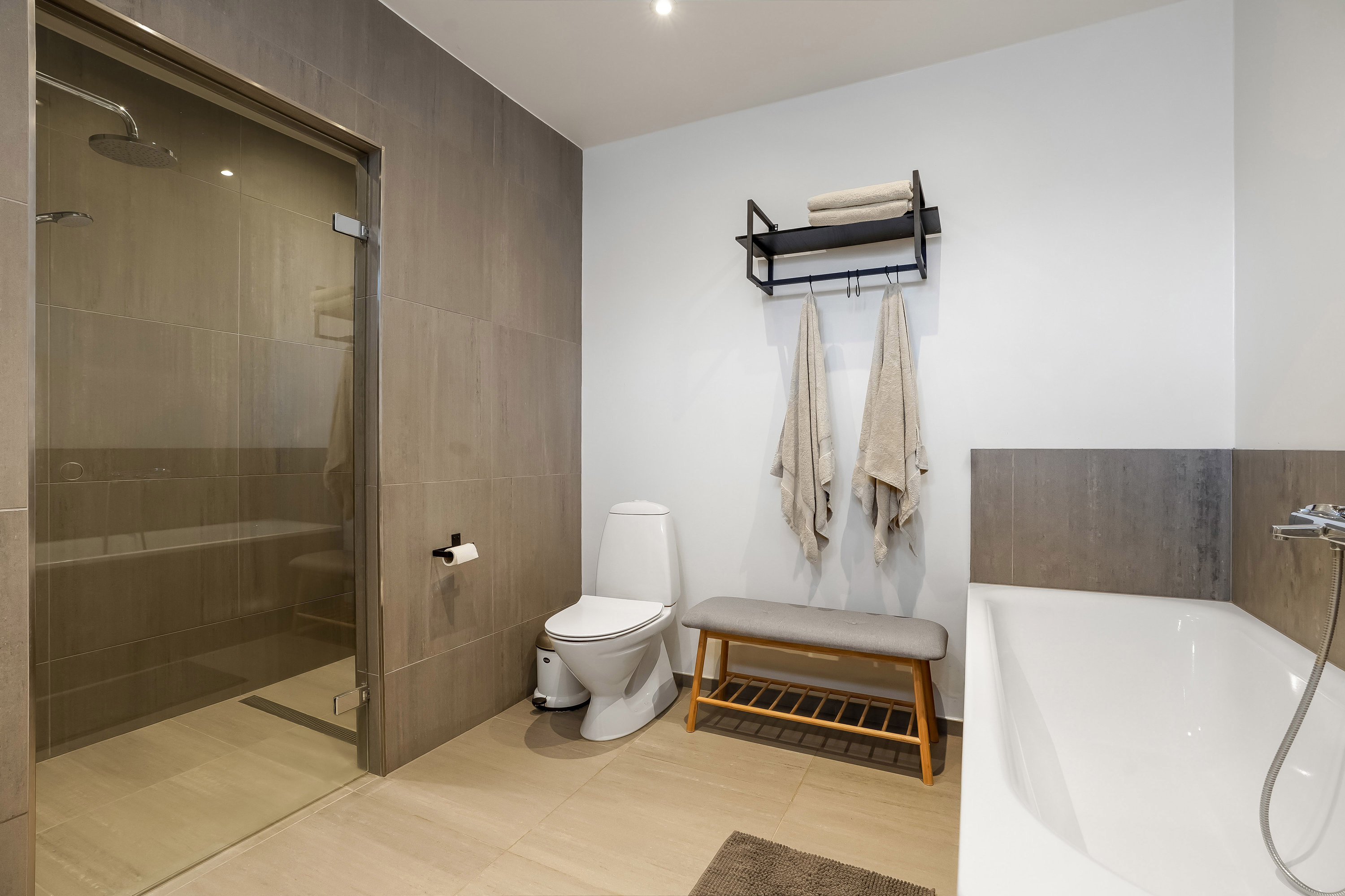 Fremhævet badeværelse billede i fuldskærmstilstand. Billede af Bogensevej 8, 5500 Middelfart