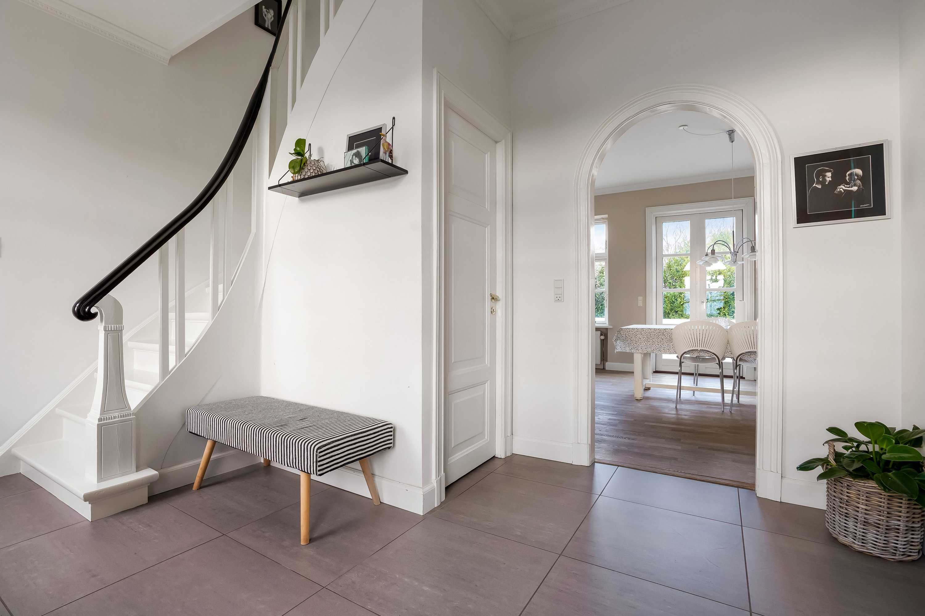 Fremhævet stue billede i fuldskærmstilstand. Billede af Bogensevej 8, 5500 Middelfart