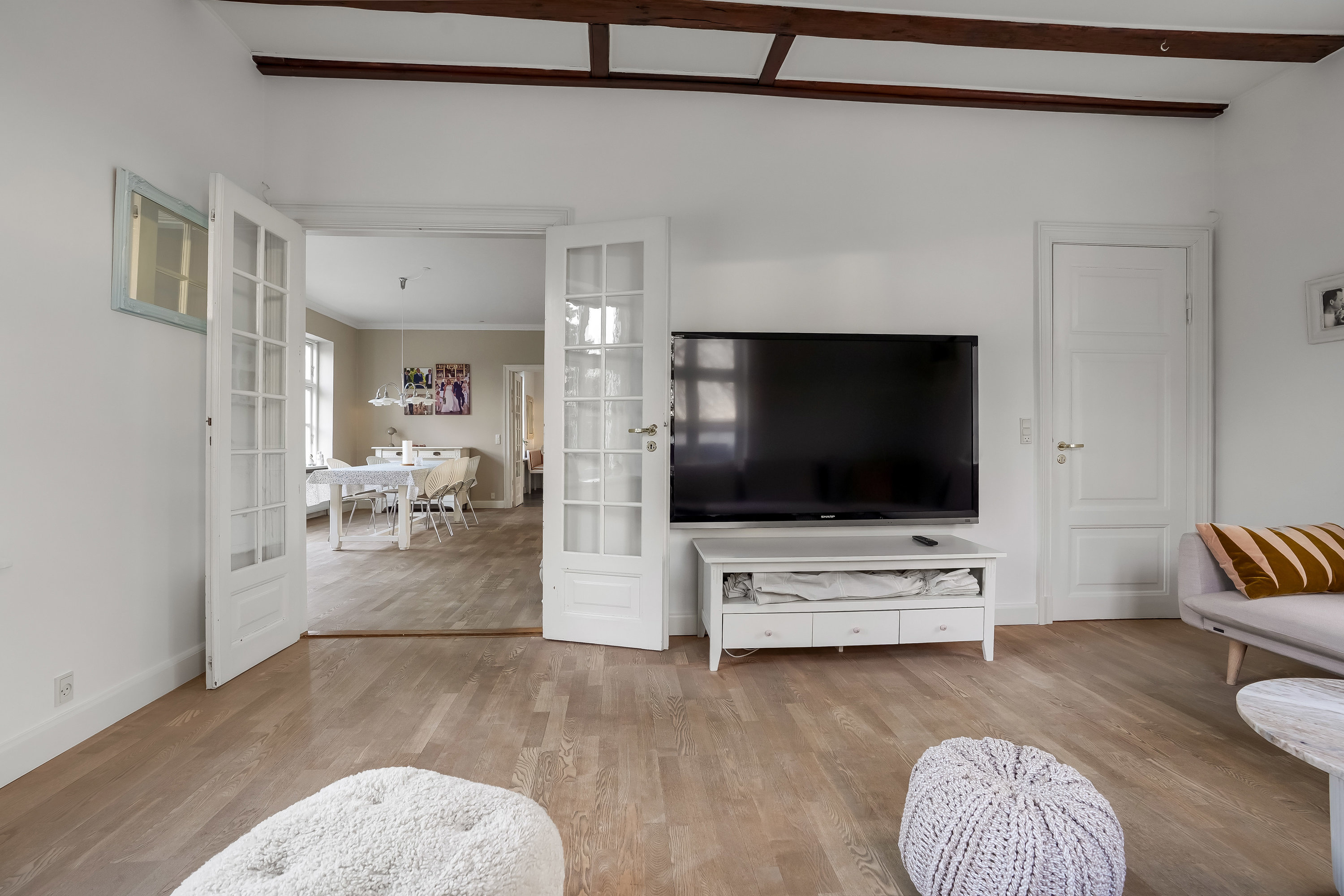 Fremhævet stue billede i fuldskærmstilstand. Billede af Bogensevej 8, 5500 Middelfart