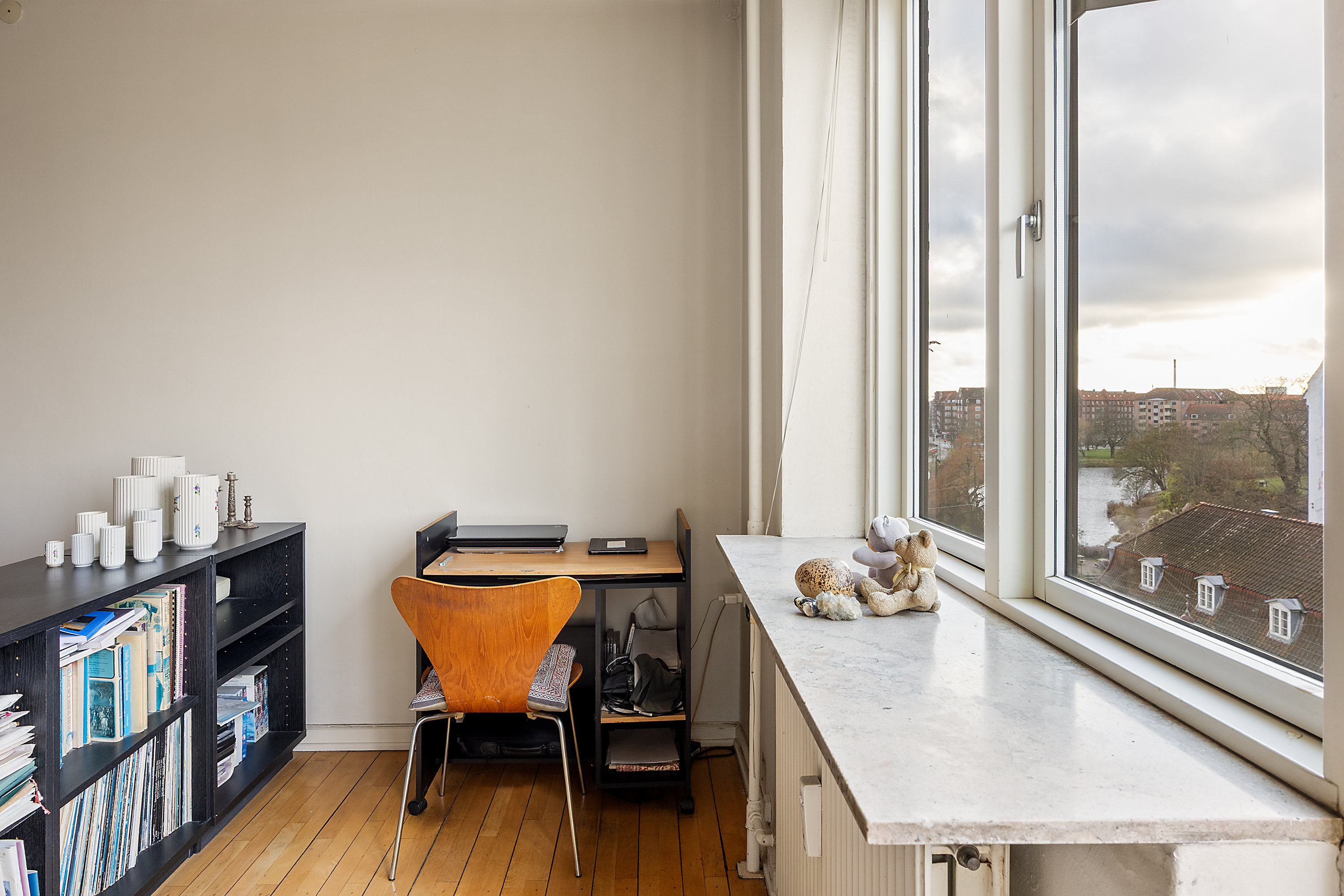 Fremhævet stue billede i fuldskærmstilstand. Billede af Ved Volden 3, 5. tv., 1425 København K