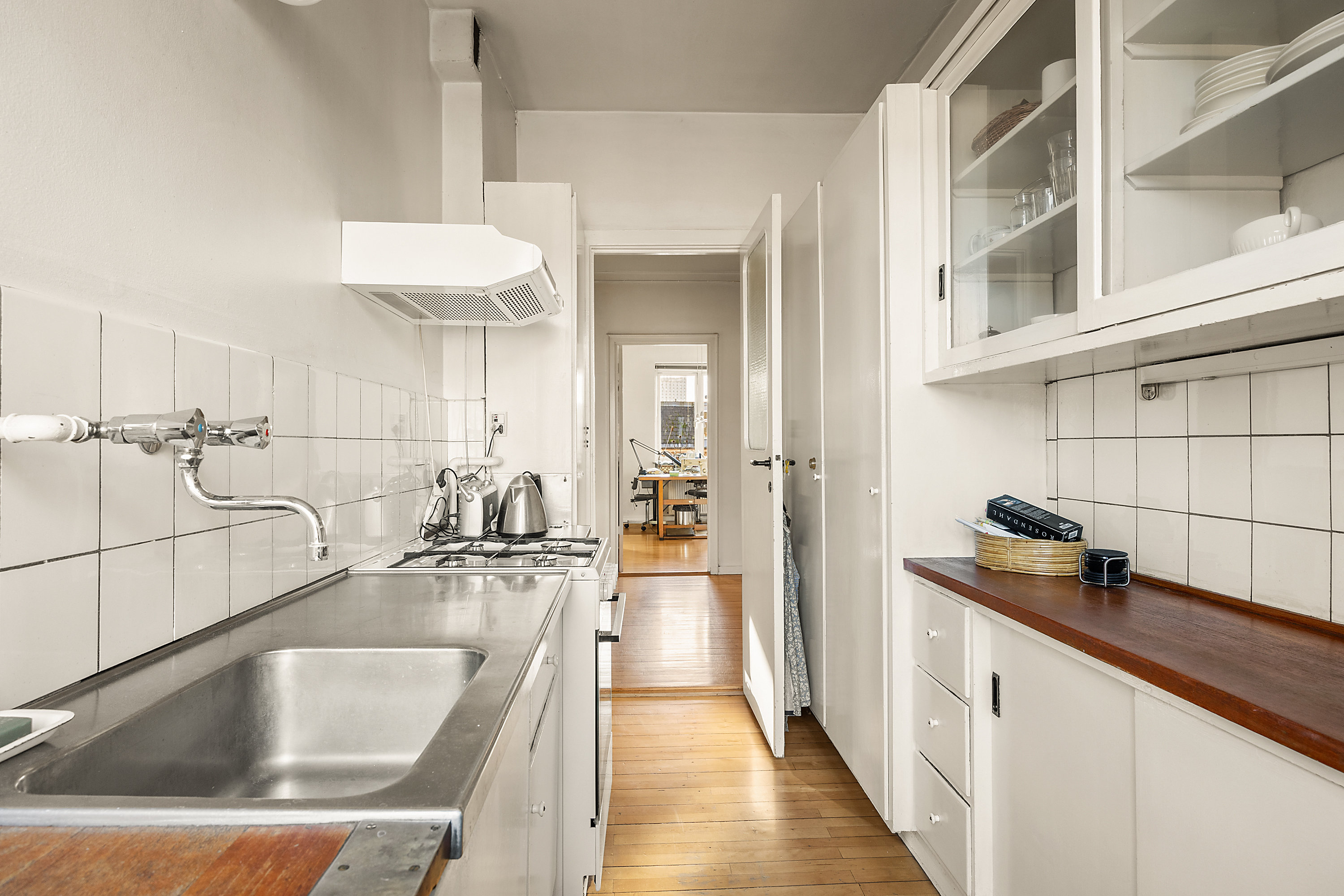 Fremhævet køkken billede i fuldskærmstilstand. Billede af Ved Volden 3, 5. tv., 1425 København K