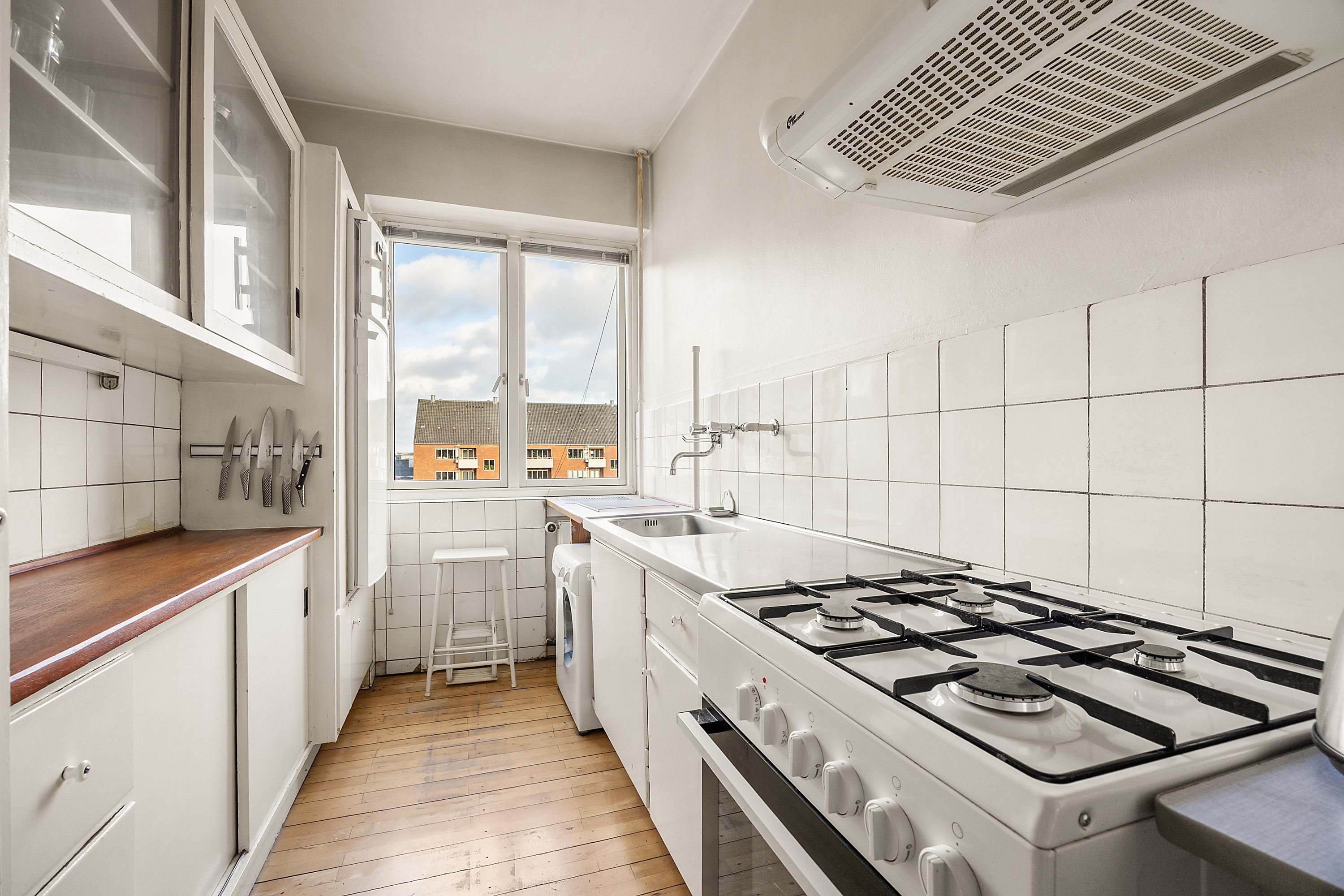 Fremhævet køkken billede i fuldskærmstilstand. Billede af Ved Volden 3, 5. tv., 1425 København K