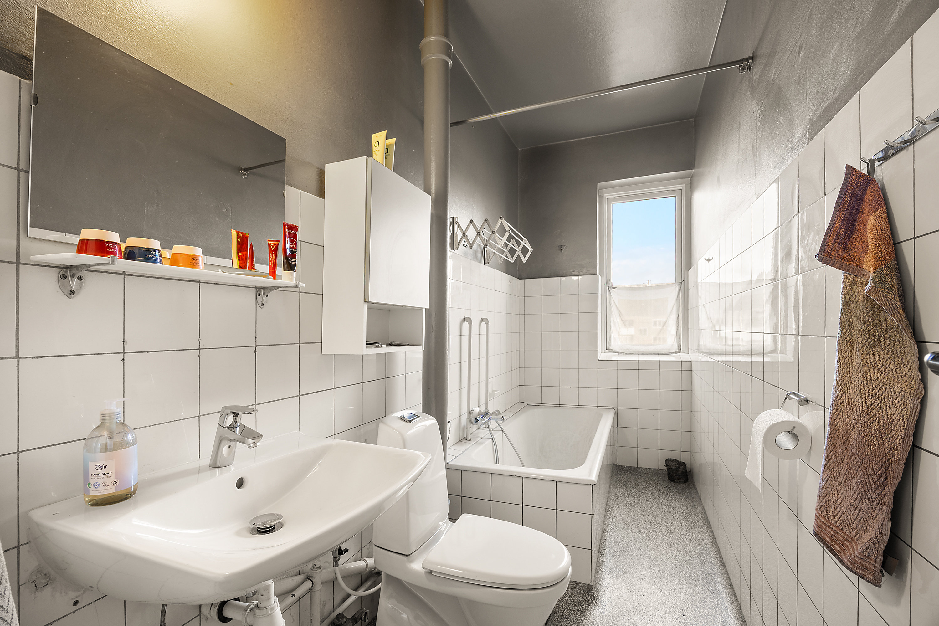 Fremhævet badeværelse billede i fuldskærmstilstand. Billede af Ved Volden 3, 5. tv., 1425 København K