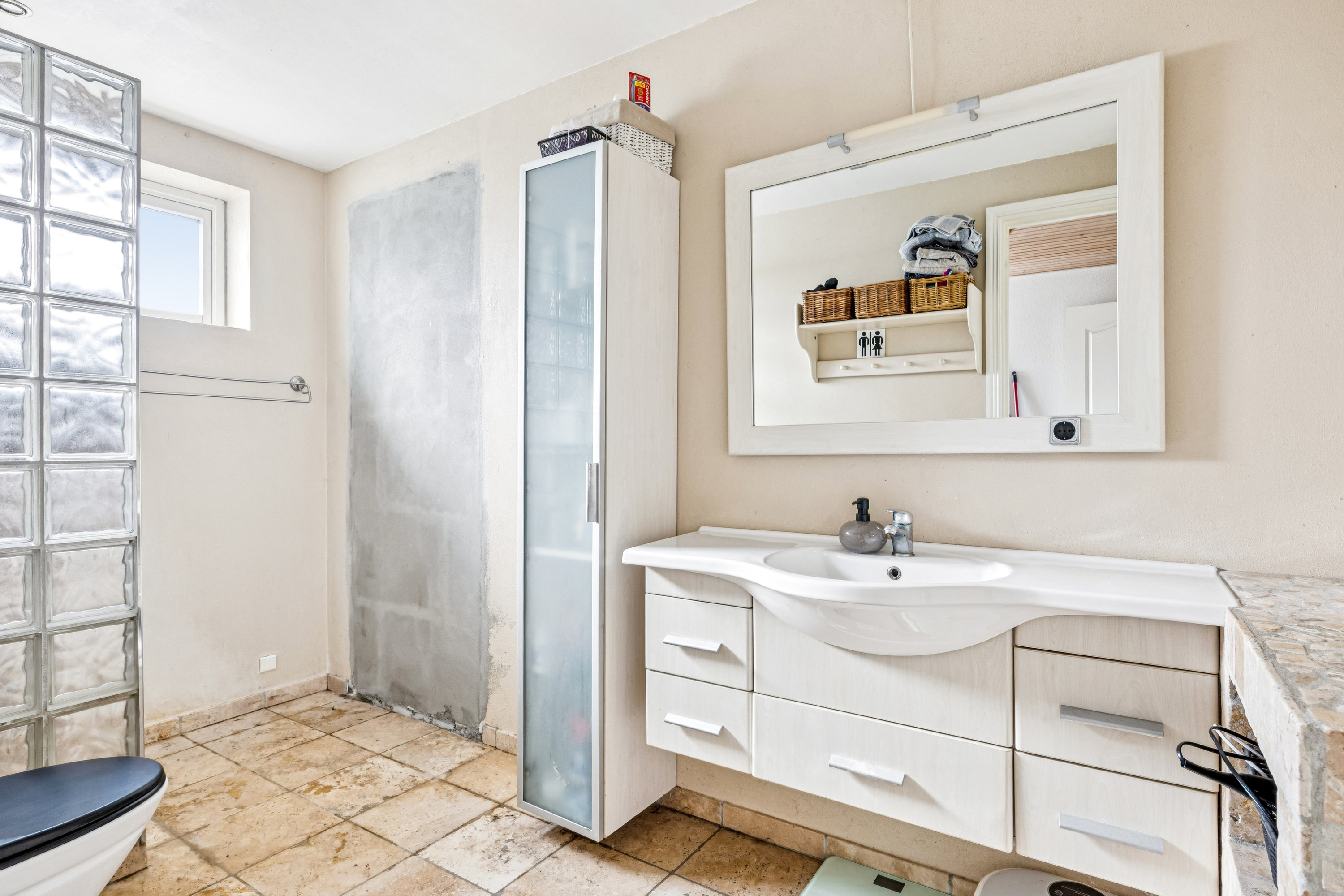 Fremhævet badeværelse billede i fuldskærmstilstand. Billede af Bøgebanken 17, 4681 Herfølge