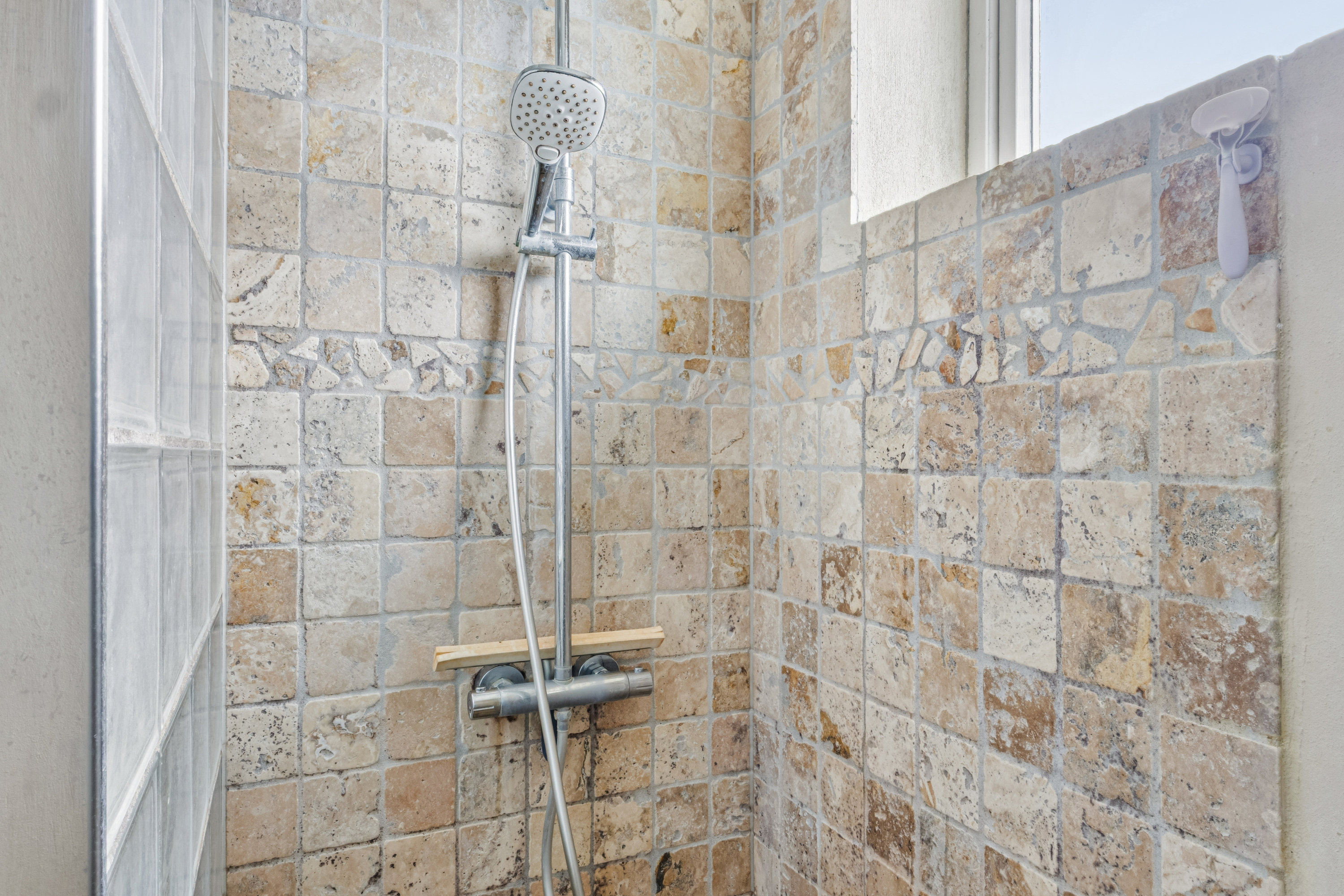 Fremhævet bad billede i fuldskærmstilstand. Billede af Bøgebanken 17, 4681 Herfølge