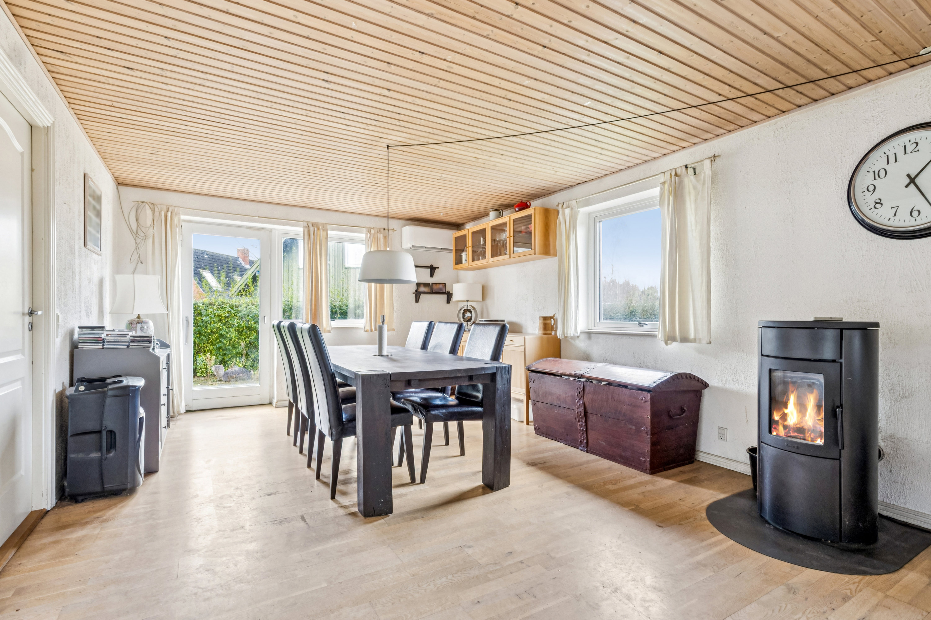 Fremhævet stue billede i fuldskærmstilstand. Billede af Bøgebanken 17, 4681 Herfølge