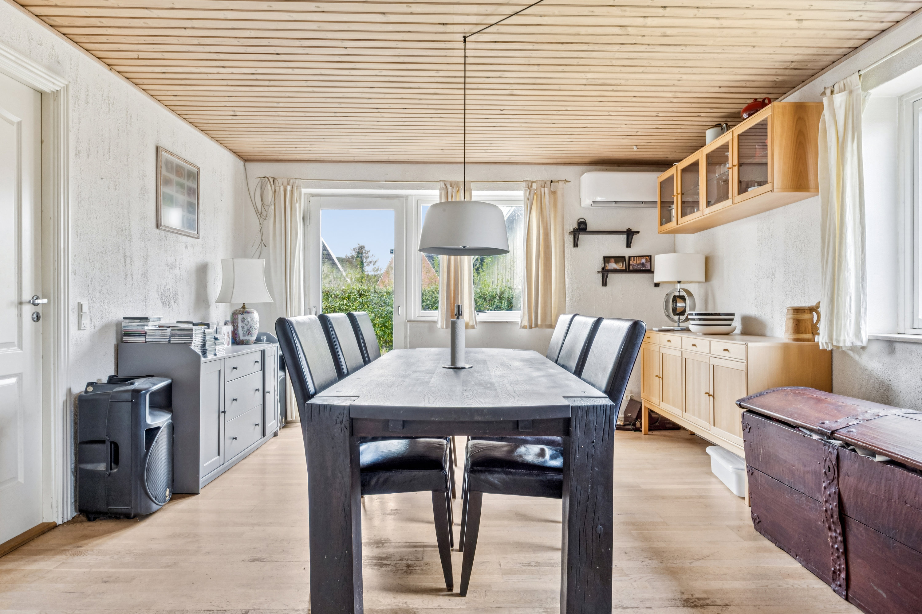 Fremhævet stue billede i fuldskærmstilstand. Billede af Bøgebanken 17, 4681 Herfølge