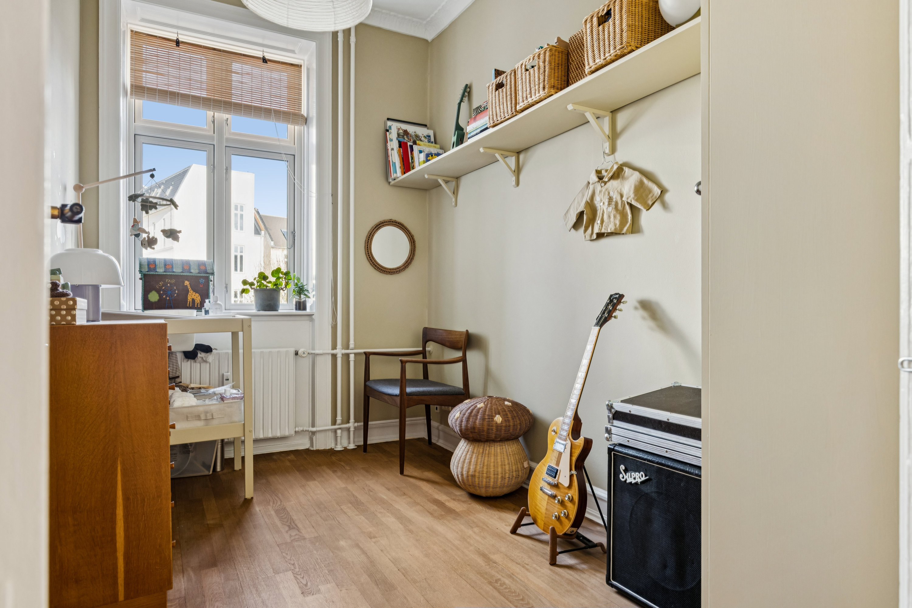 Fremhævet  billede i fuldskærmstilstand. Billede af Adolph Steens Alle 5, 3. th., 1971 Frederiksberg C