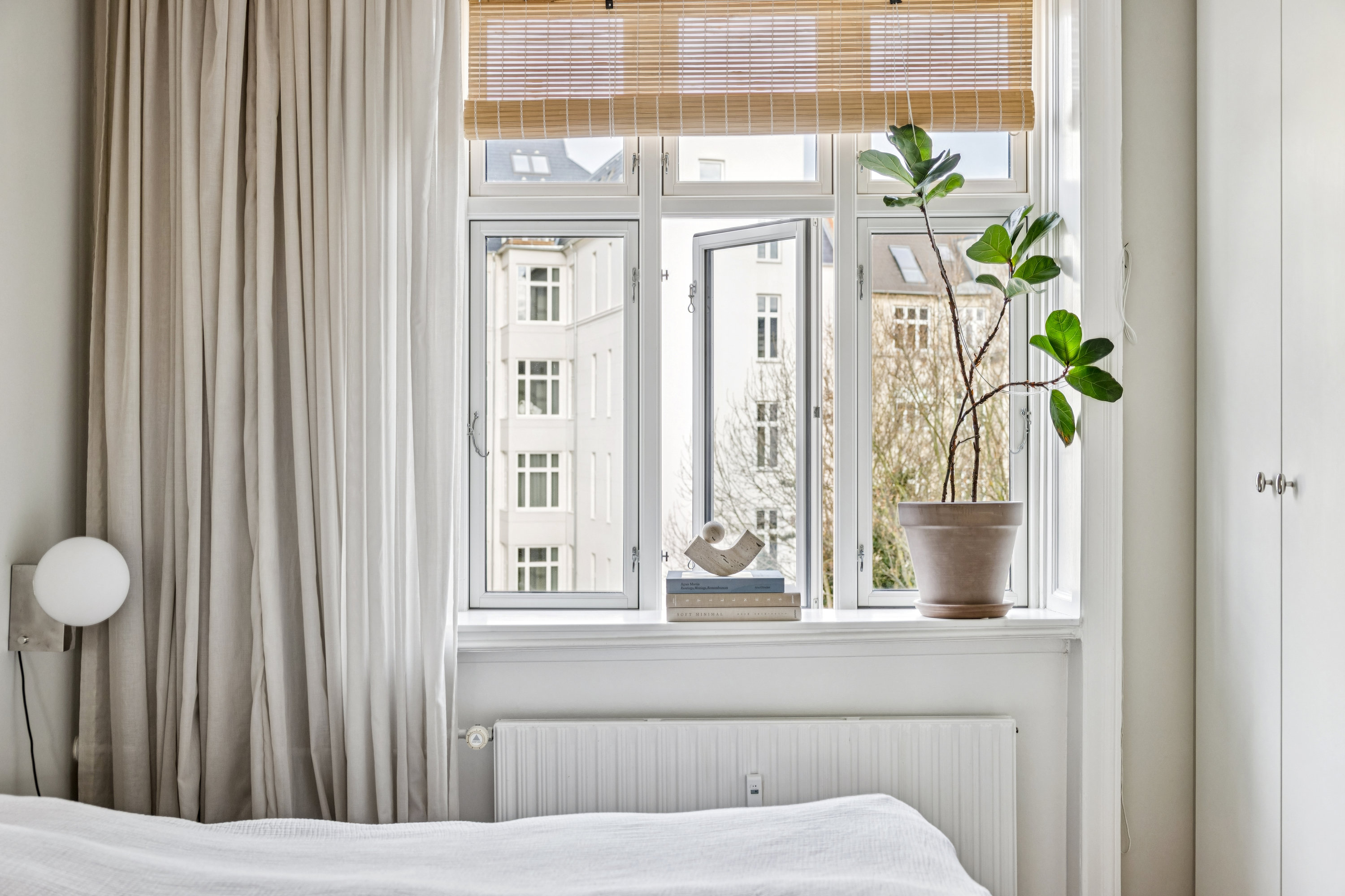 Fremhævet  billede i fuldskærmstilstand. Billede af Adolph Steens Alle 5, 3. th., 1971 Frederiksberg C