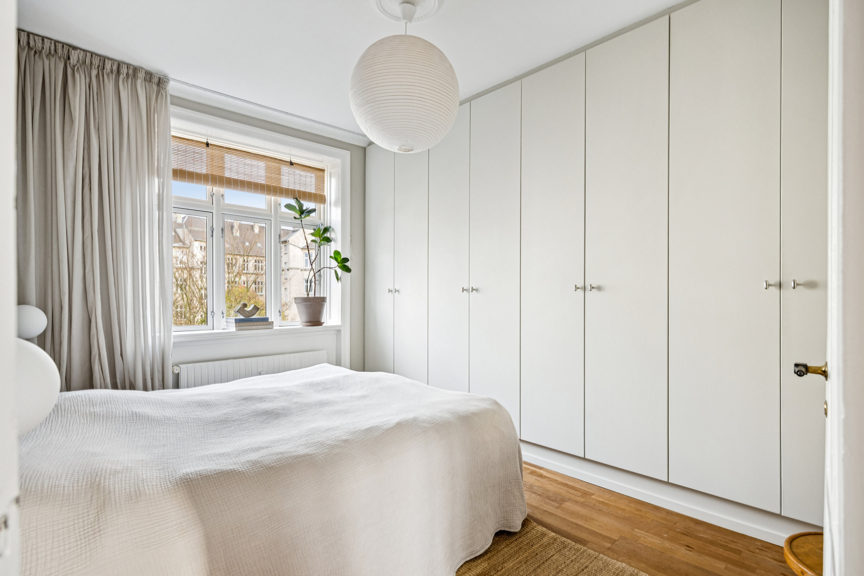 Fremhævet  billede i fuldskærmstilstand. Billede af Adolph Steens Alle 5, 3. th., 1971 Frederiksberg C