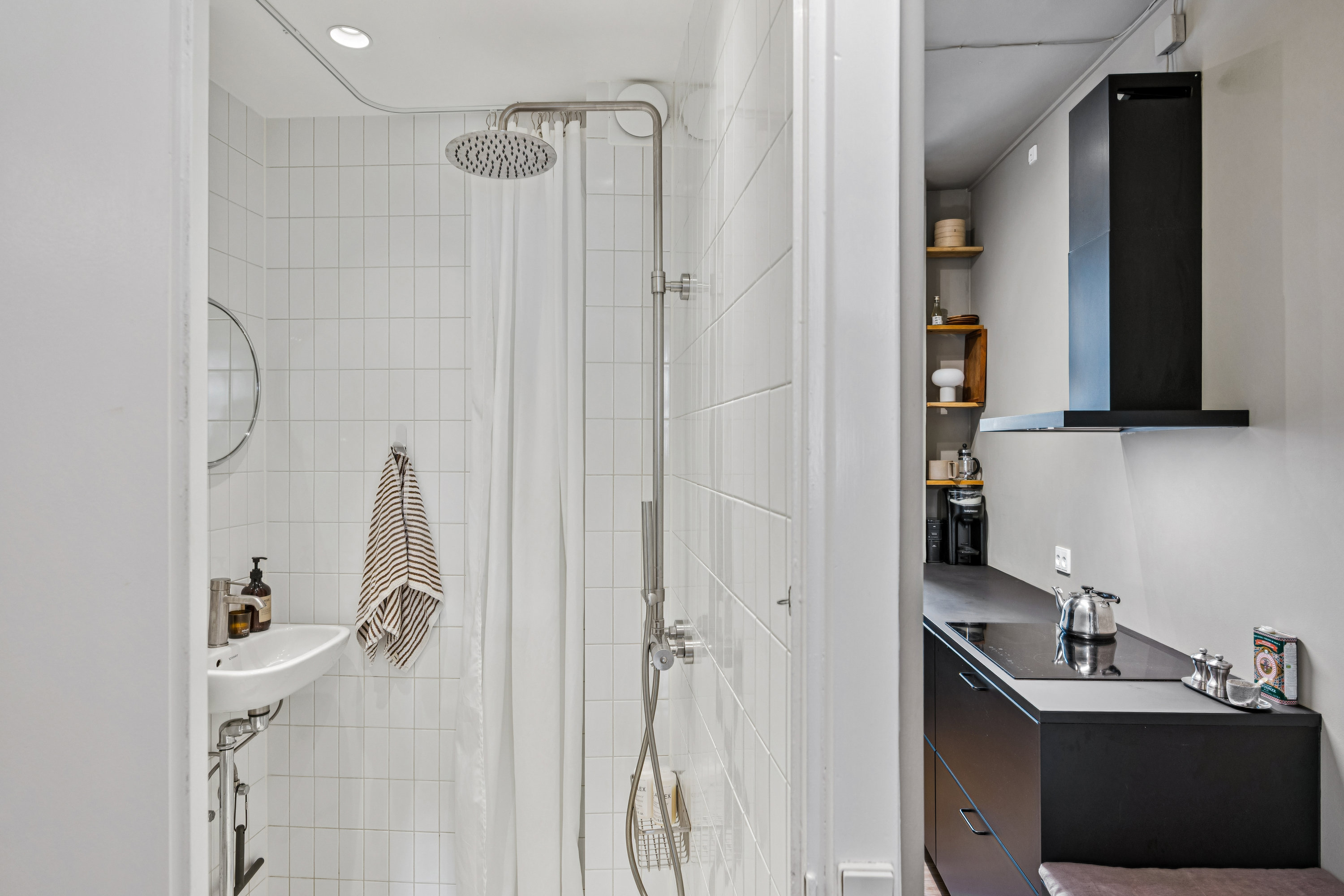 Fremhævet  billede i fuldskærmstilstand. Billede af Adolph Steens Alle 5, 3. th., 1971 Frederiksberg C