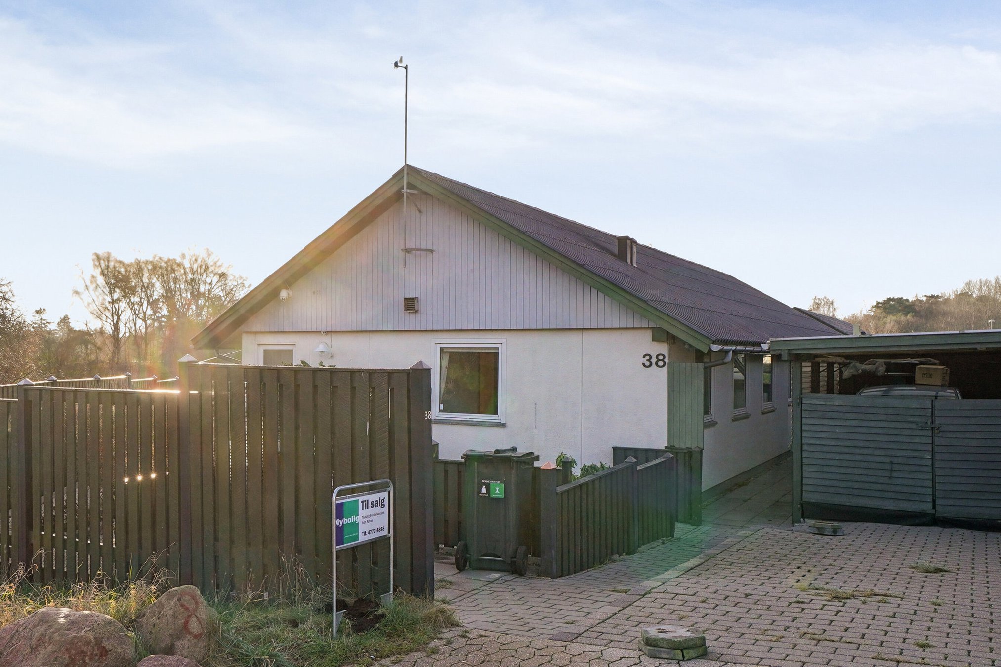 Fremhævet set fra vejen billede i fuldskærmstilstand. Billede af Bjørnebakken 38, 3390 Hundested