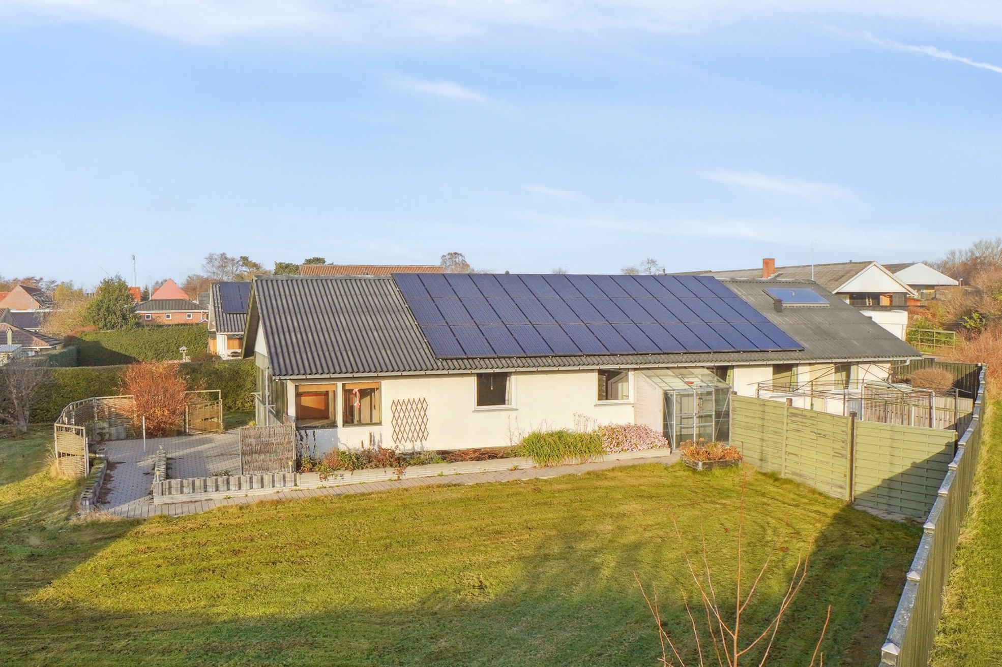 Fremhævet set fra haven billede i fuldskærmstilstand. Billede af Bjørnebakken 38, 3390 Hundested