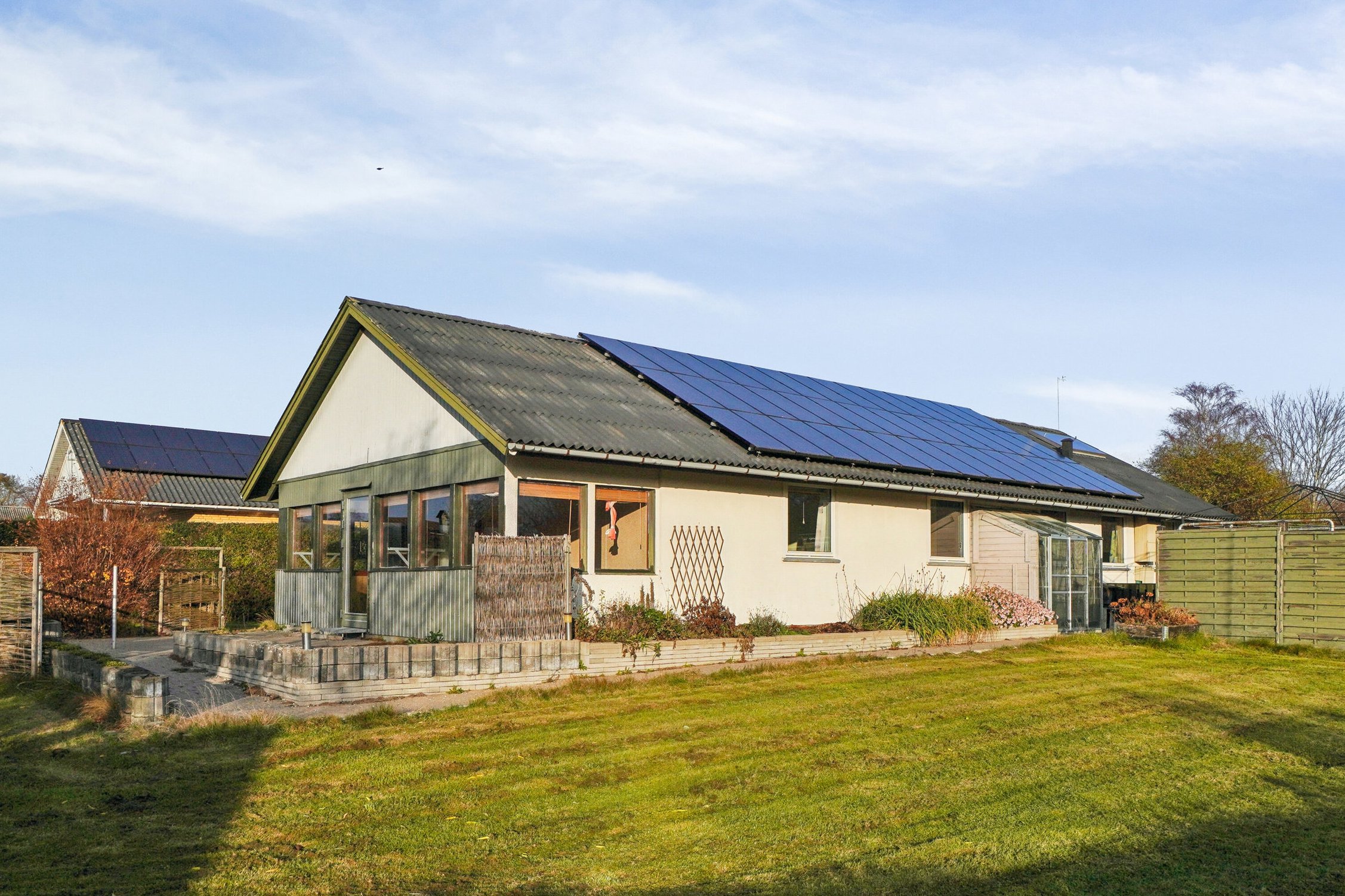 Fremhævet set fra haven billede i fuldskærmstilstand. Billede af Bjørnebakken 38, 3390 Hundested