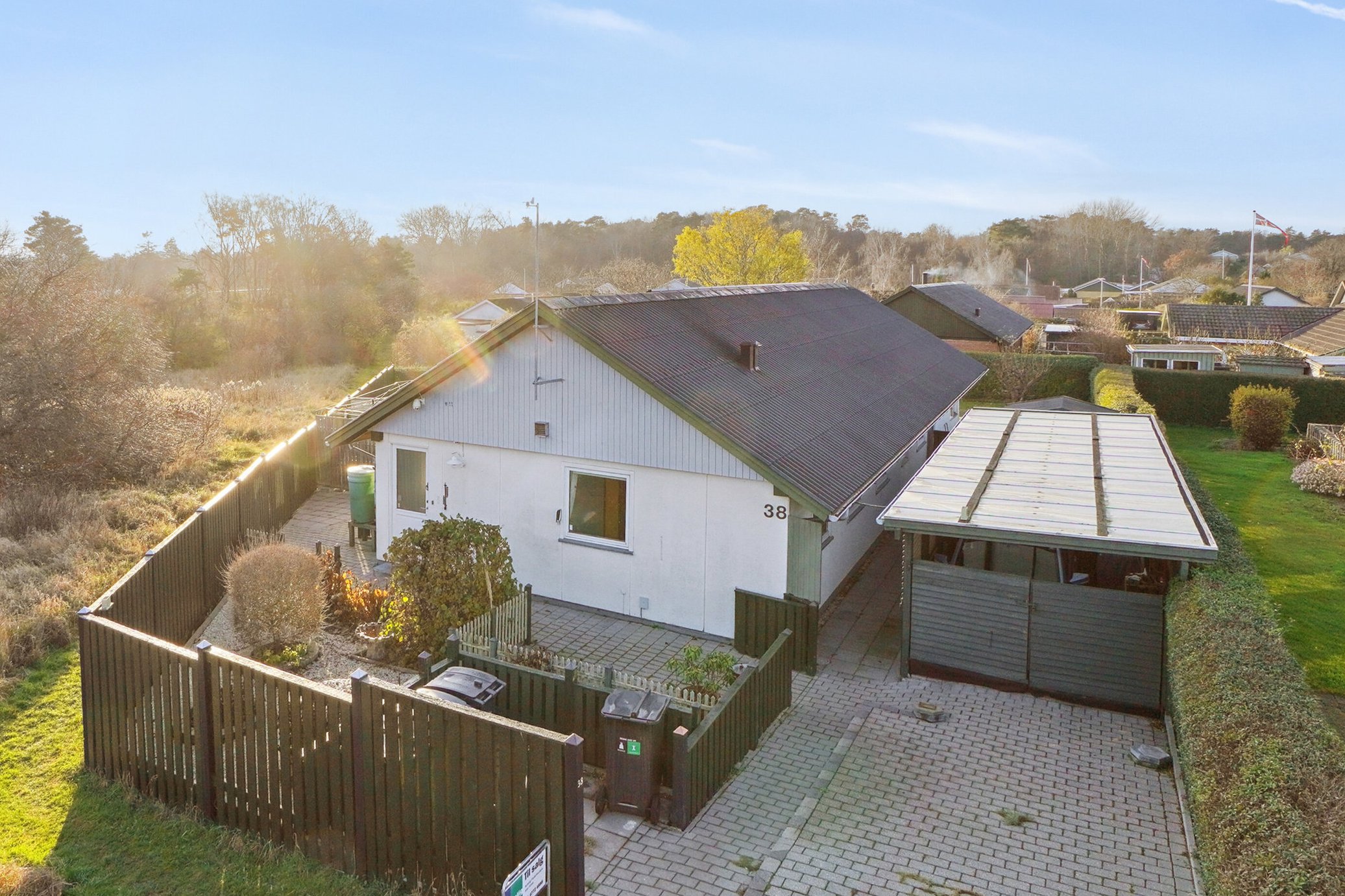 Fremhævet set fra vejen billede i fuldskærmstilstand. Billede af Bjørnebakken 38, 3390 Hundested