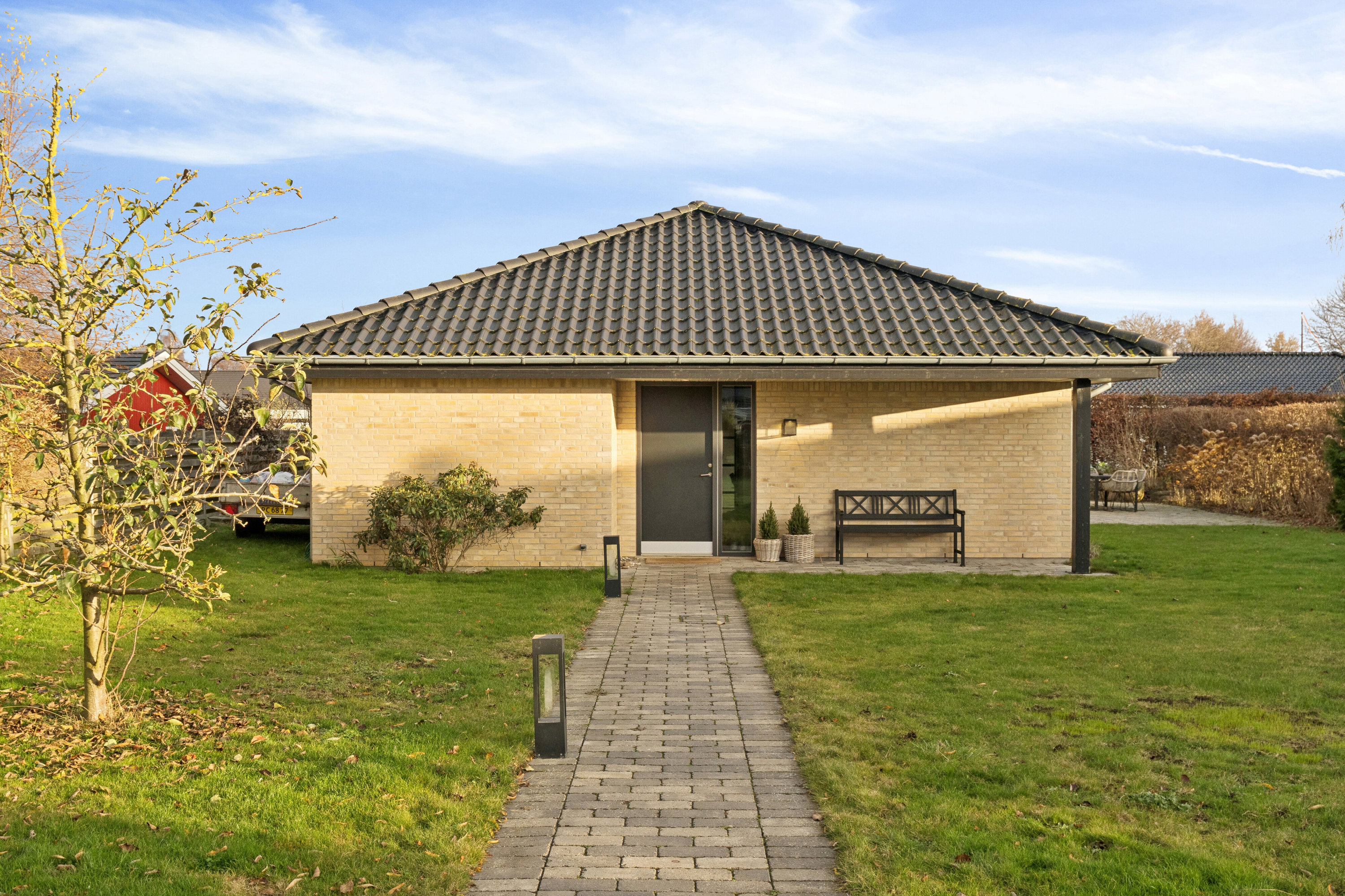 Fremhævet udendørs billede i fuldskærmstilstand. Billede af Sommervej 13, 4040 Jyllinge