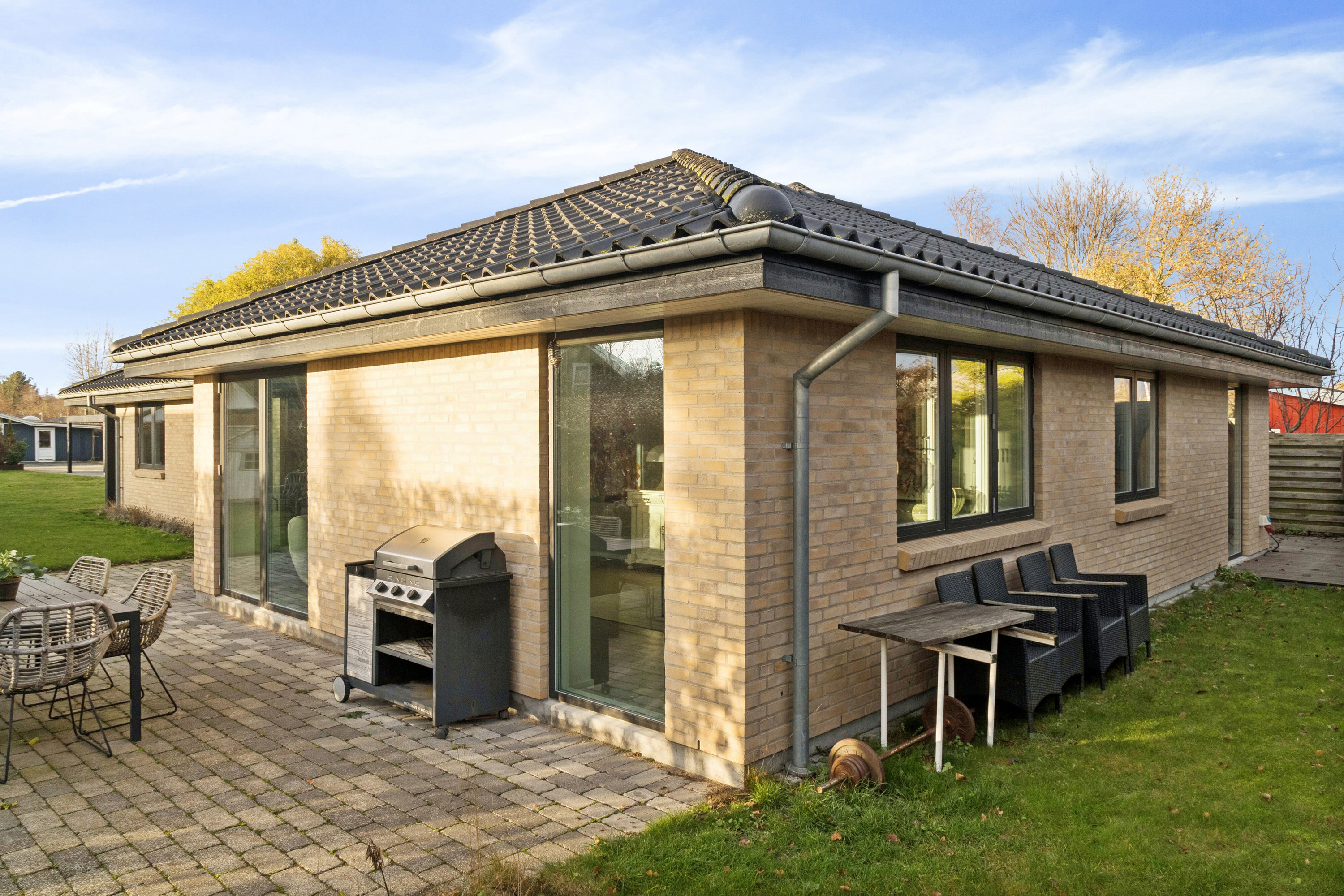 Fremhævet udendørs billede i fuldskærmstilstand. Billede af Sommervej 13, 4040 Jyllinge