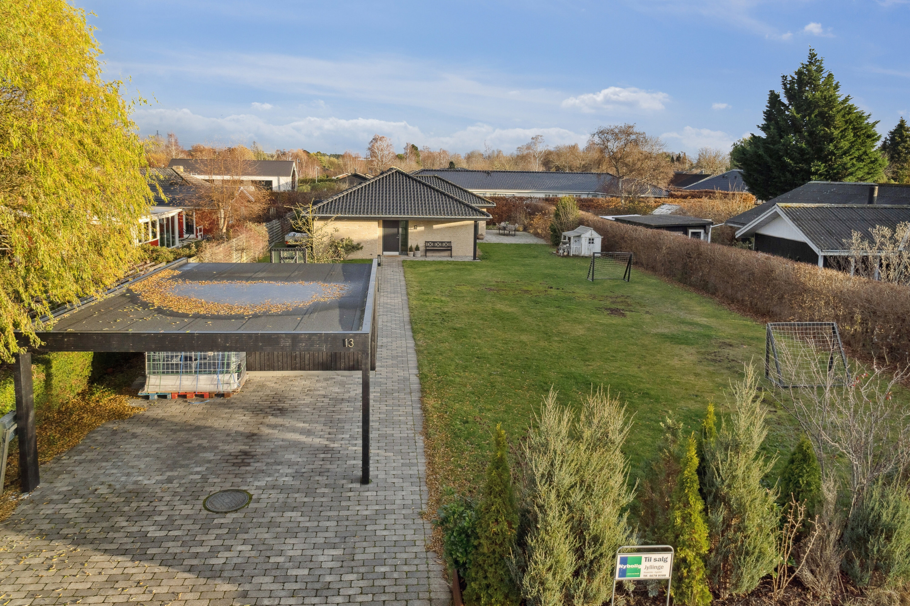 Fremhævet set fra haven billede i fuldskærmstilstand. Billede af Sommervej 13, 4040 Jyllinge