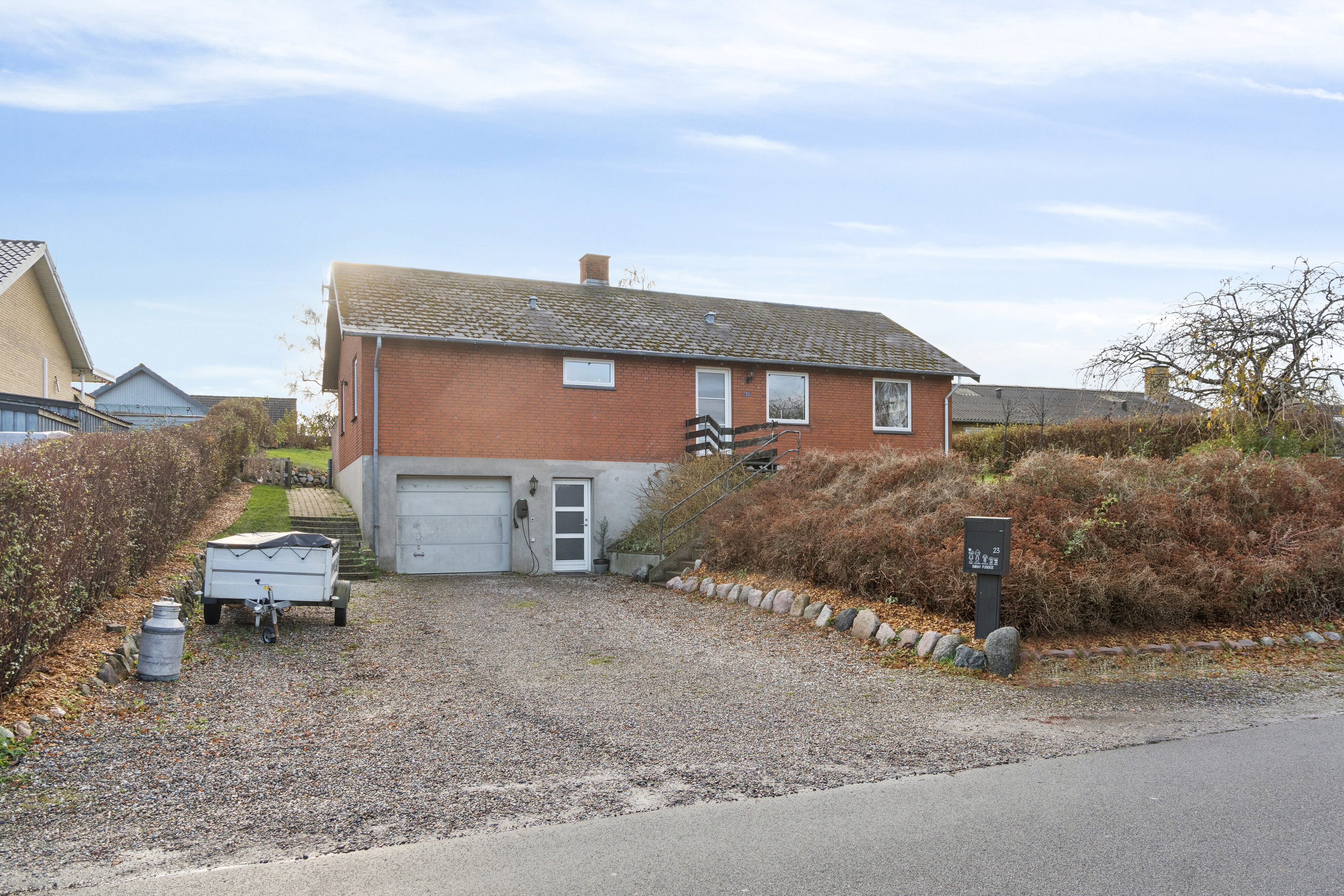 Villa: Set fra vejen på Gl Nyrupvej 23, 4400 Kalundborg