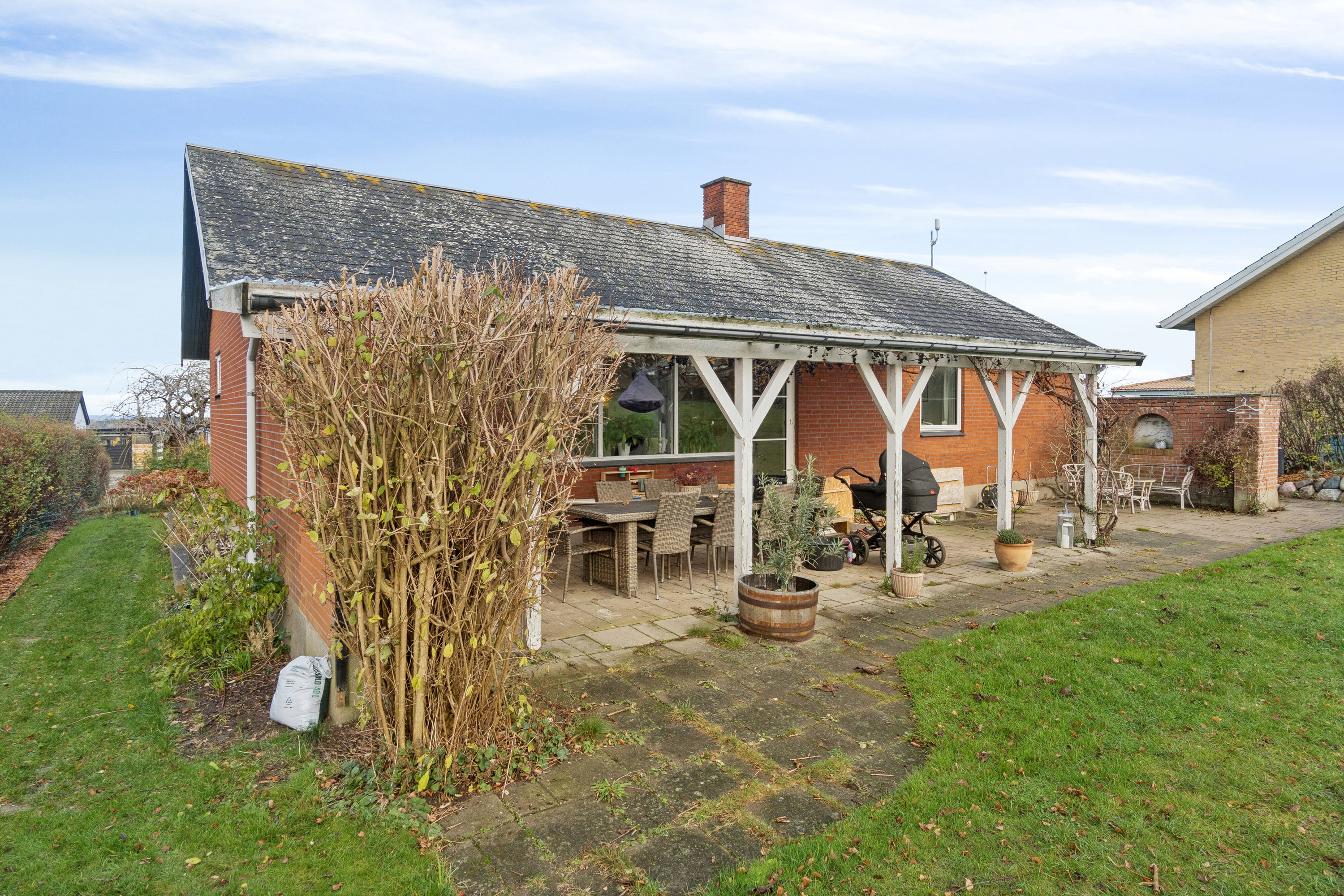 Fremhævet set fra haven billede i fuldskærmstilstand. Billede af Gl Nyrupvej 23, 4400 Kalundborg