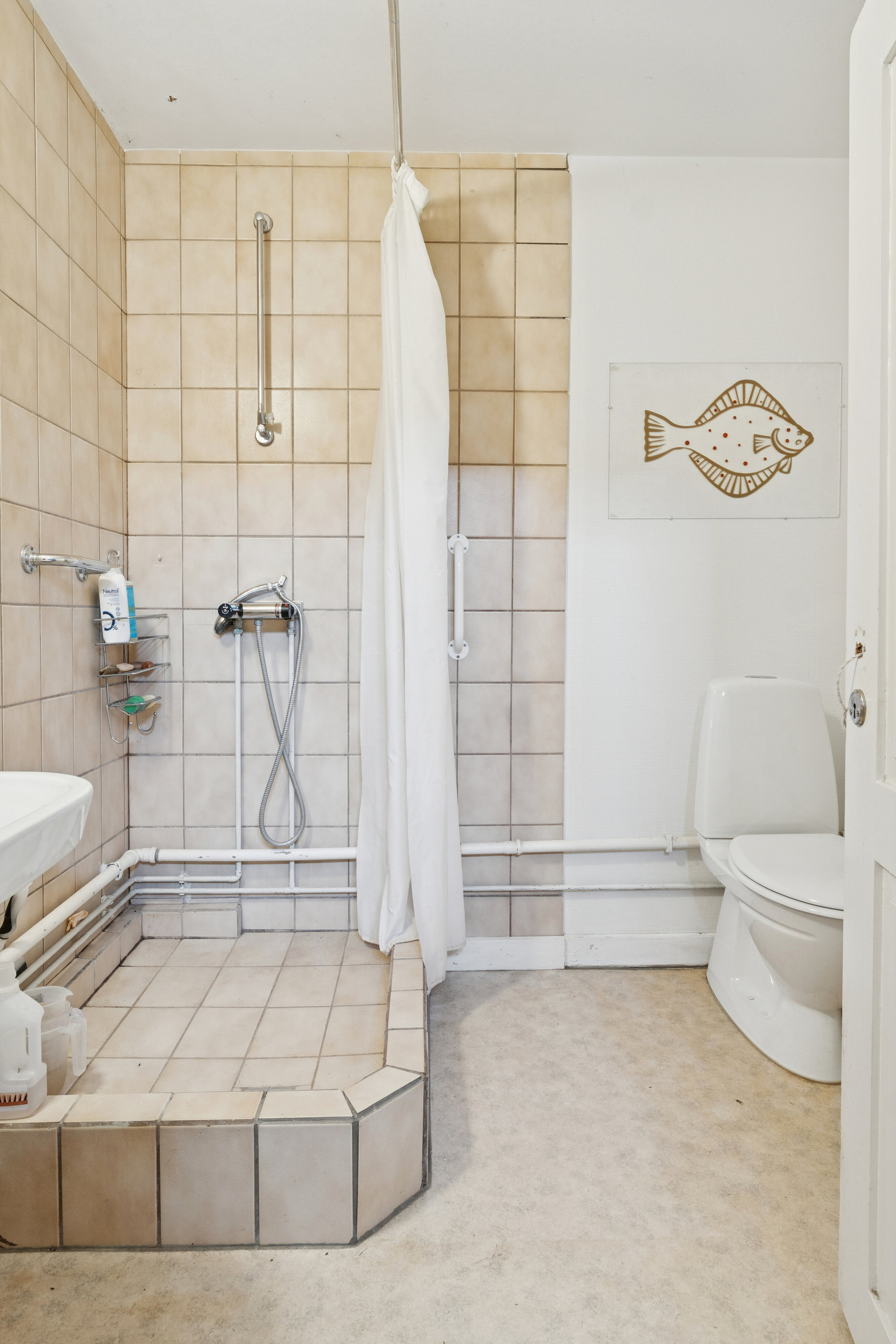 Fremhævet badeværelse billede i fuldskærmstilstand. Billede af Landevejen 10, Lov, 4700 Næstved