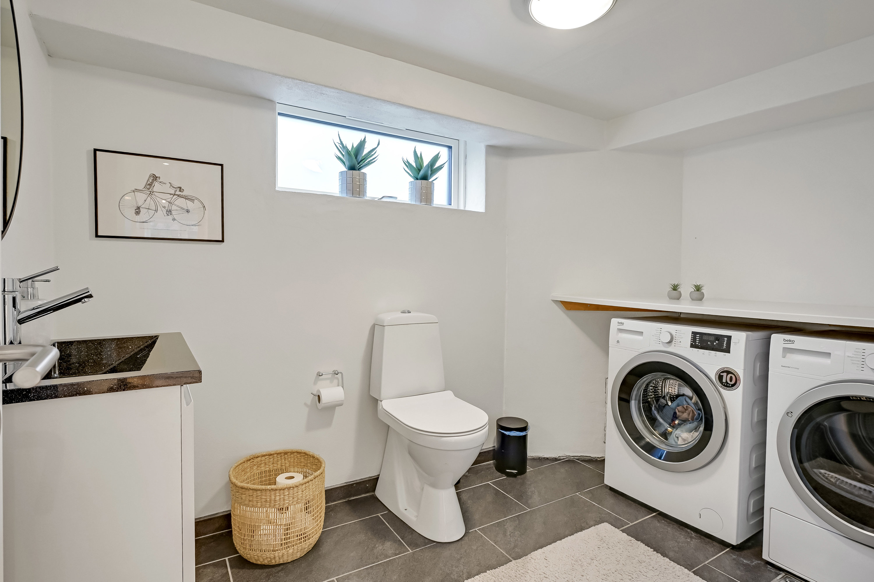 Fremhævet toilet billede i fuldskærmstilstand. Billede af C M Nielsens Vej 5, 6710 Esbjerg V