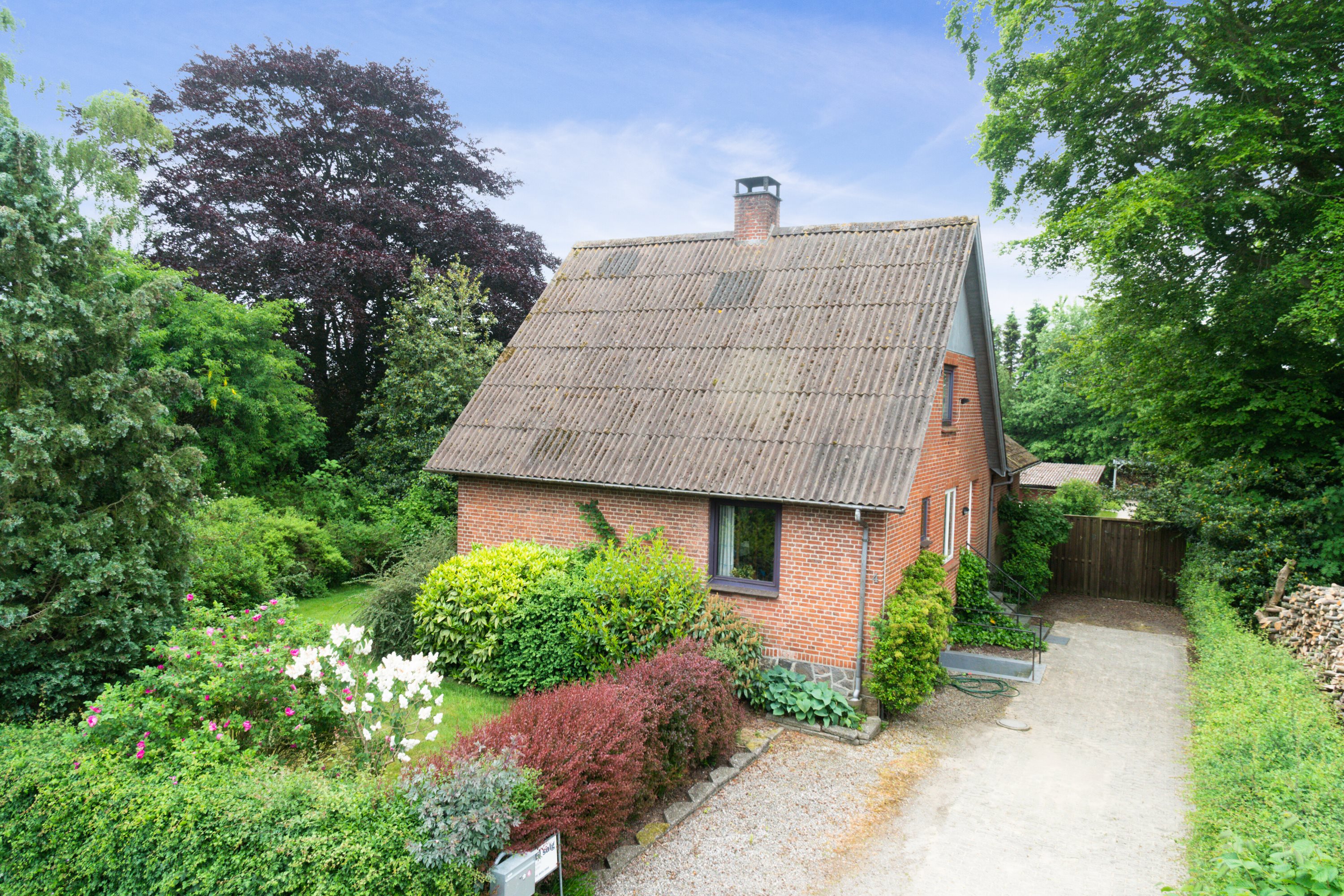 Fremhævet set fra vejen billede i fuldskærmstilstand. Billede af Vestergårdsvej 4, Boulstrup, 8300 Odder