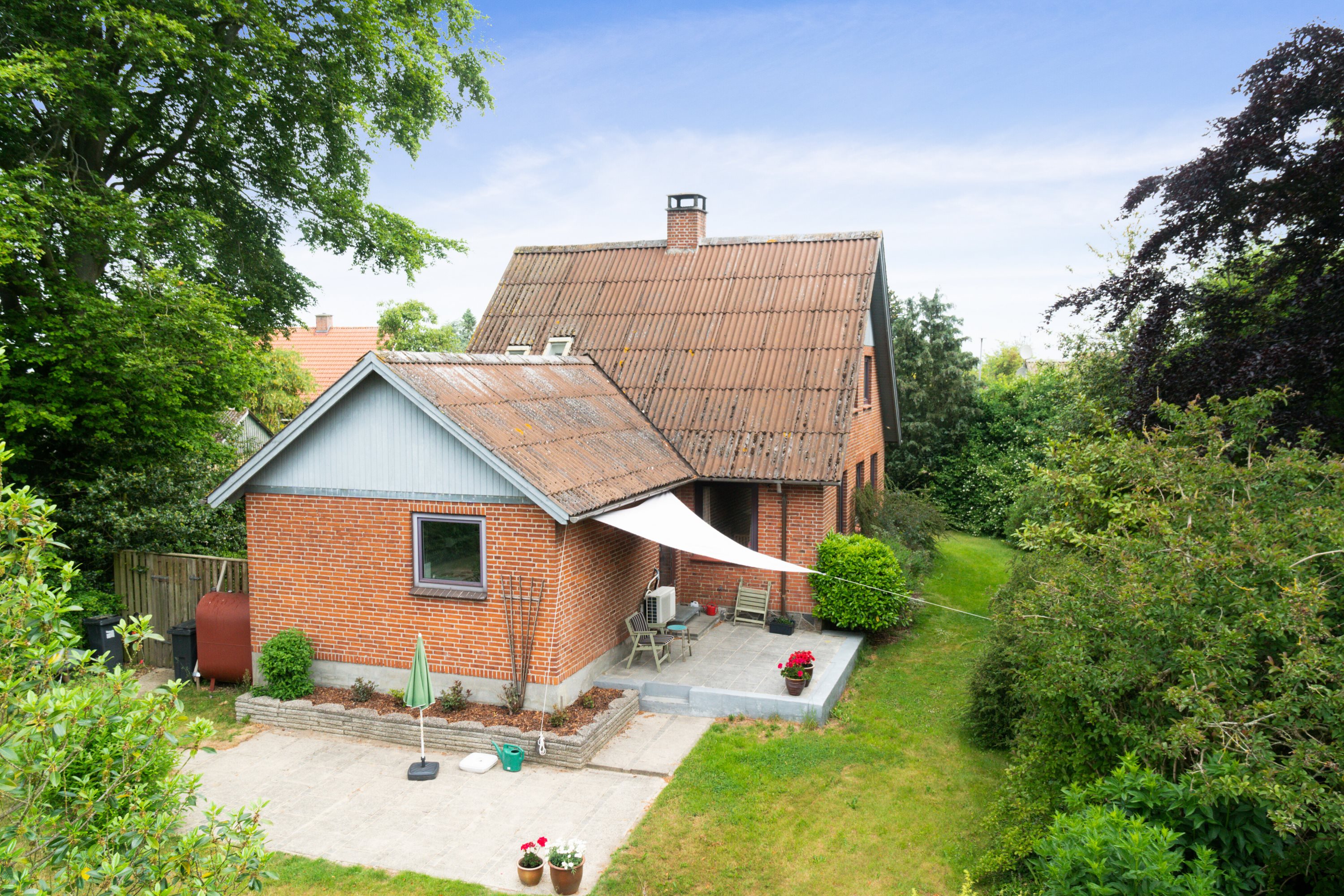 Fremhævet set fra haven billede i fuldskærmstilstand. Billede af Vestergårdsvej 4, Boulstrup, 8300 Odder