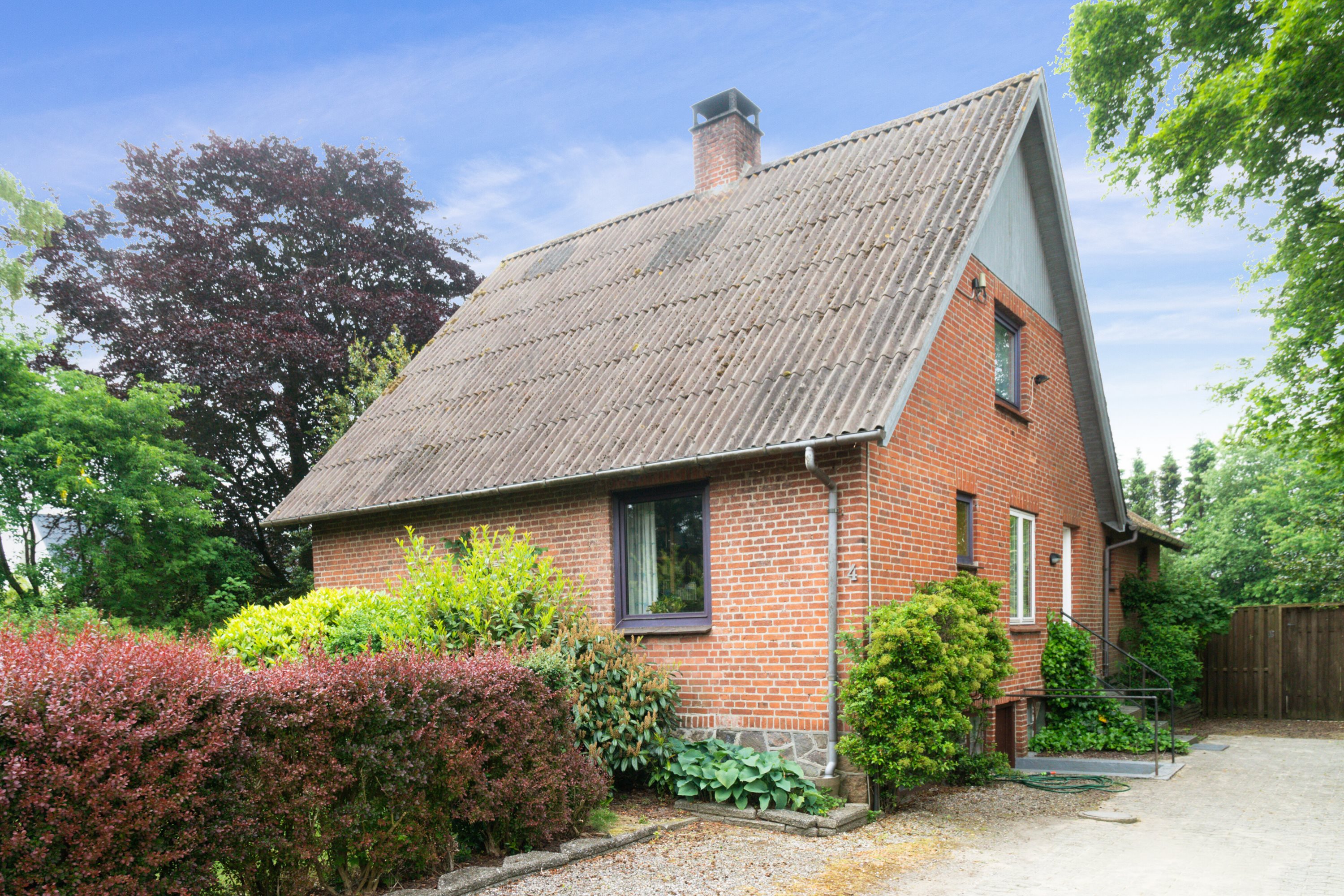 Fremhævet set fra vejen billede i fuldskærmstilstand. Billede af Vestergårdsvej 4, Boulstrup, 8300 Odder