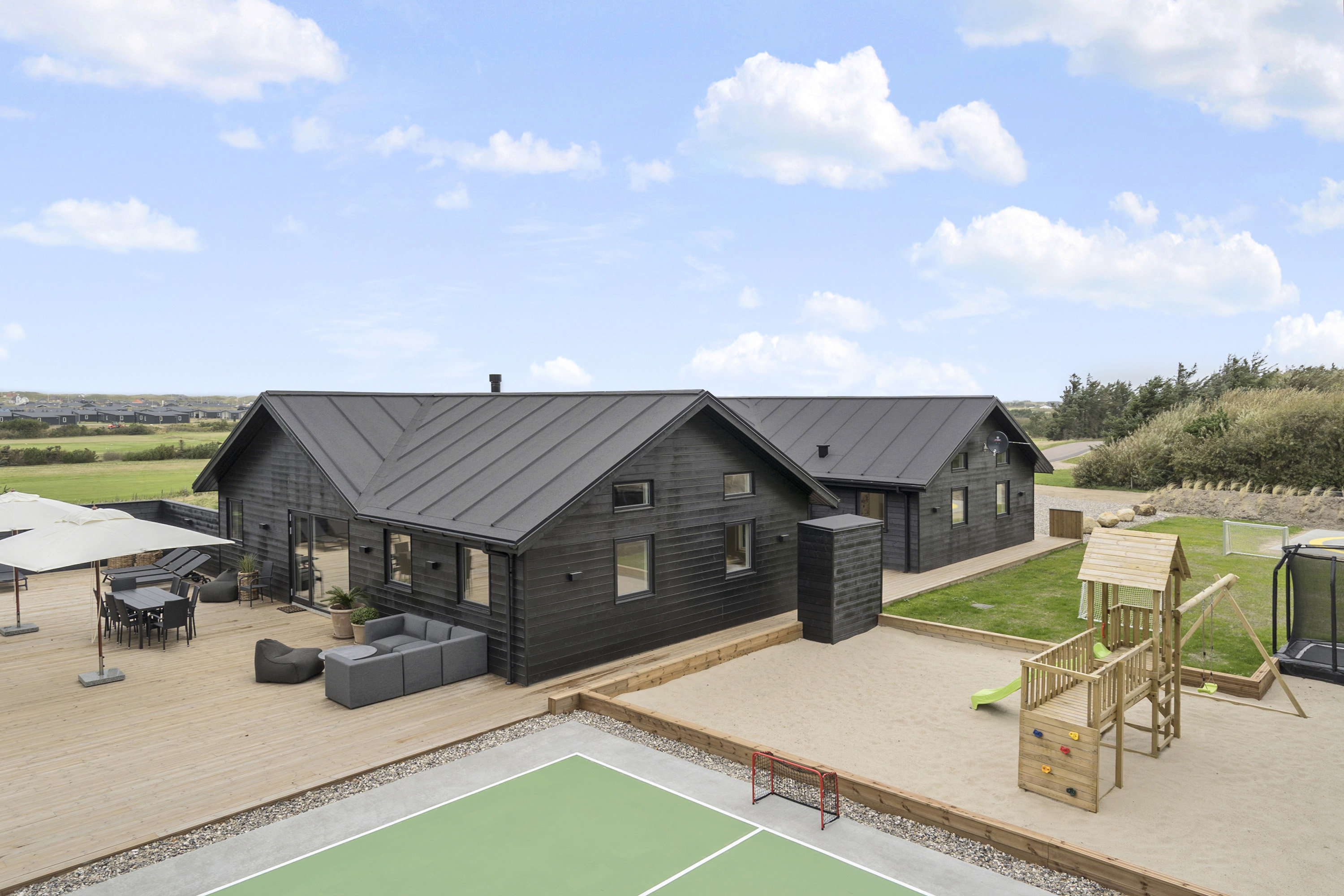 Fremhævet  billede i fuldskærmstilstand. Billede af Klevevej 26, Kleve, 6950 Ringkøbing