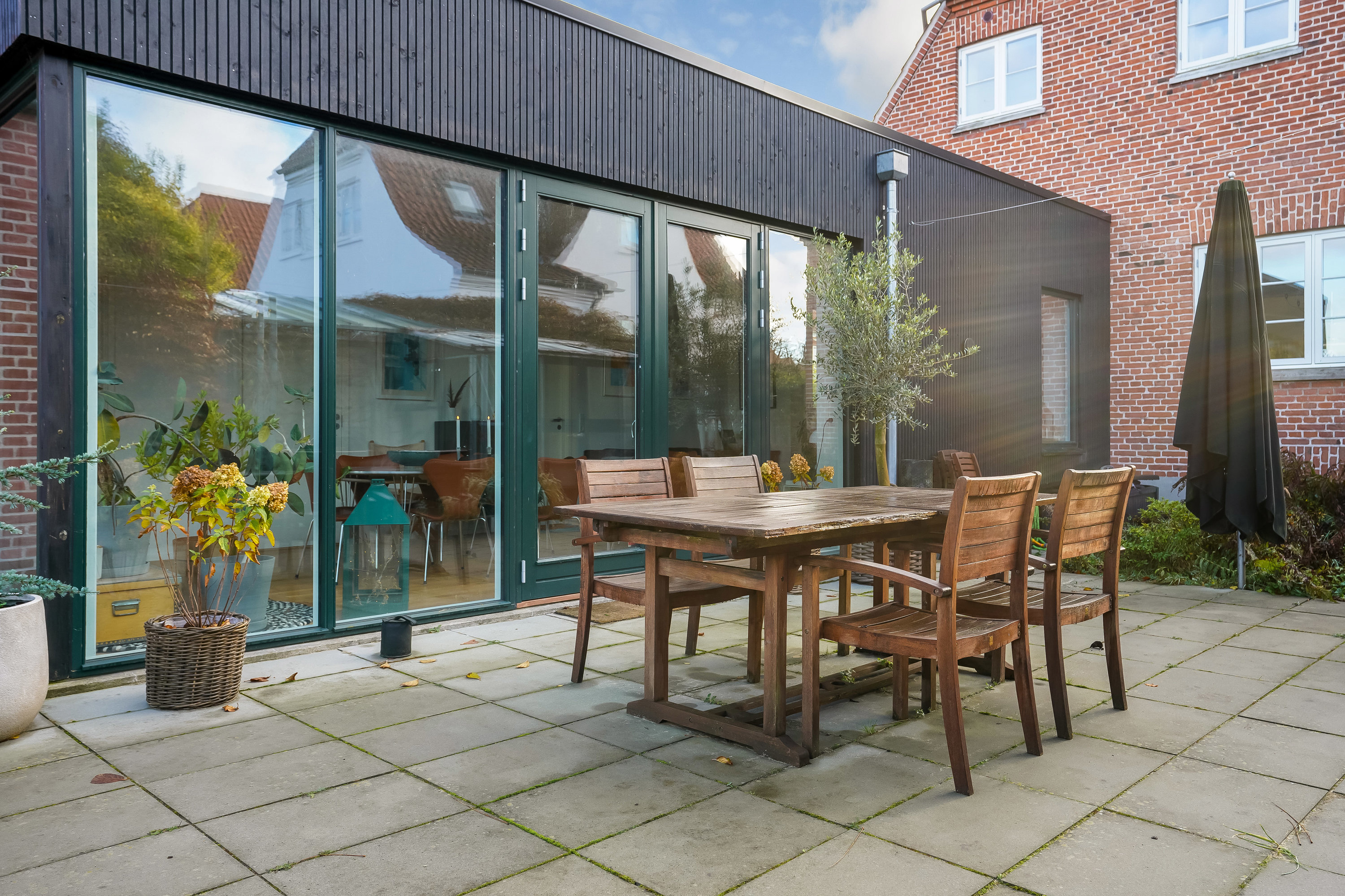 Fremhævet terrasse billede i fuldskærmstilstand. Billede af Langedamsvej 15, 5500 Middelfart