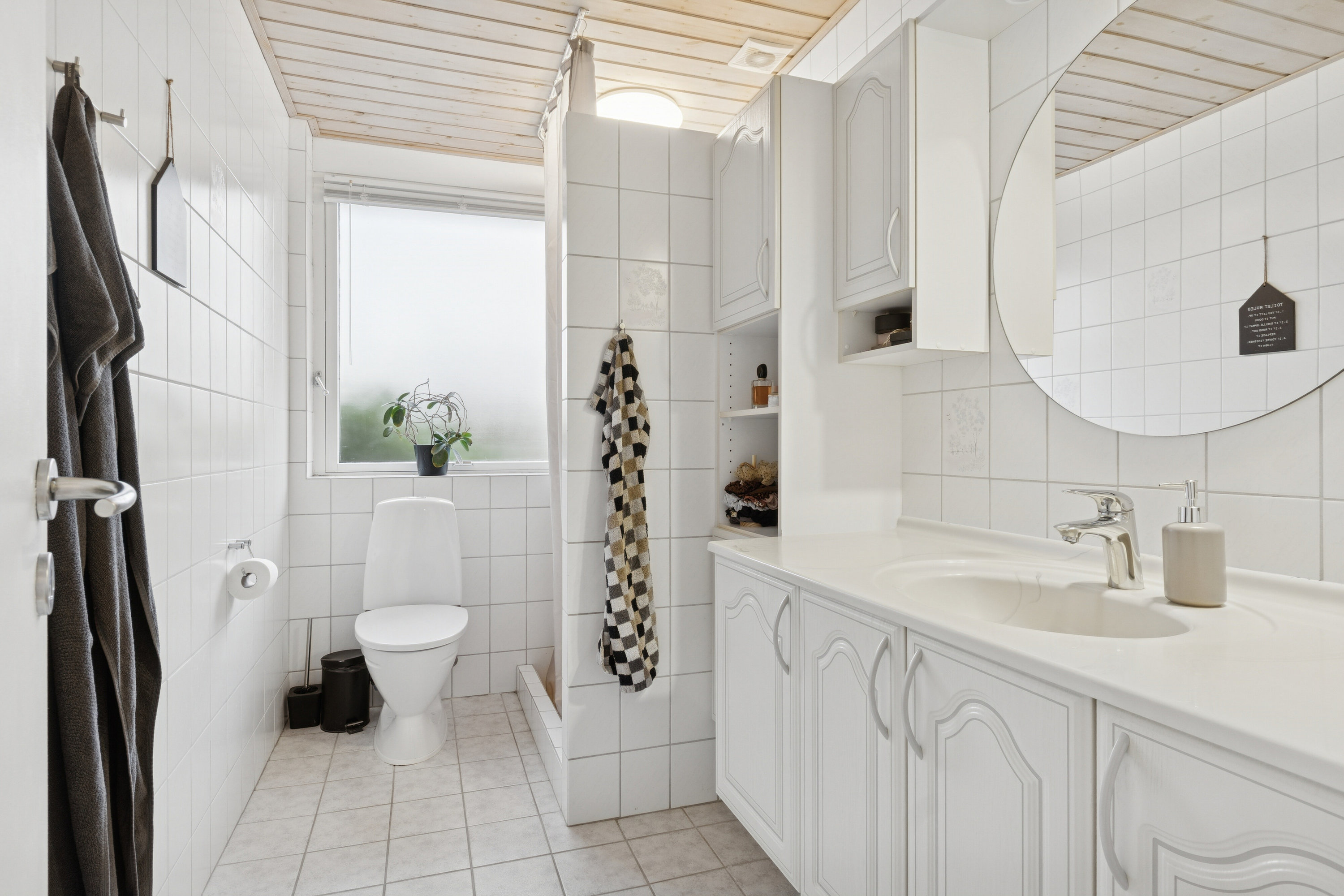 Fremhævet badeværelse billede i fuldskærmstilstand. Billede af Virkelyst 58, 9800 Hjørring