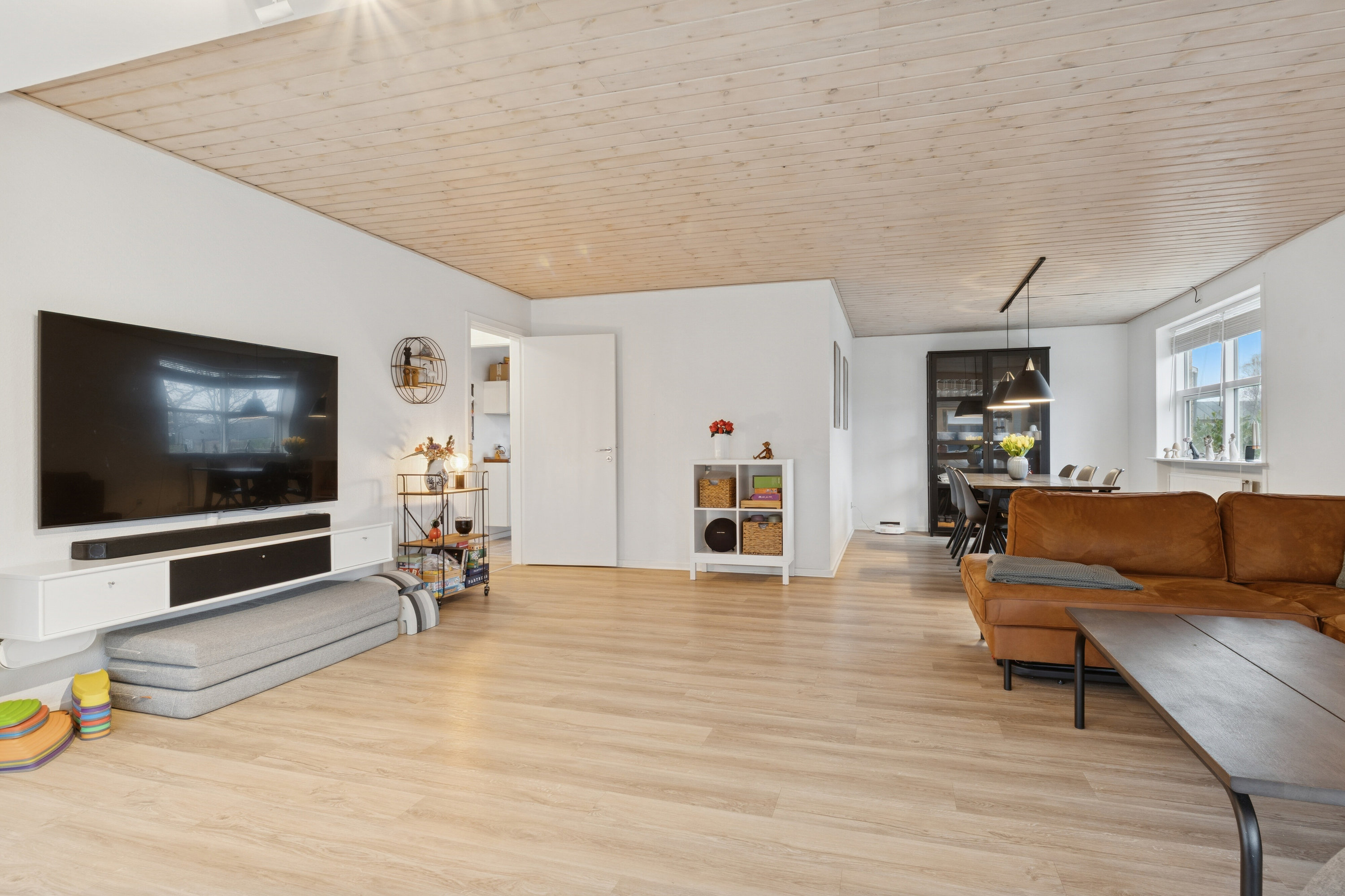 Miniaturebillede 1: stue. Billede af Virkelyst 58, 9800 Hjørring