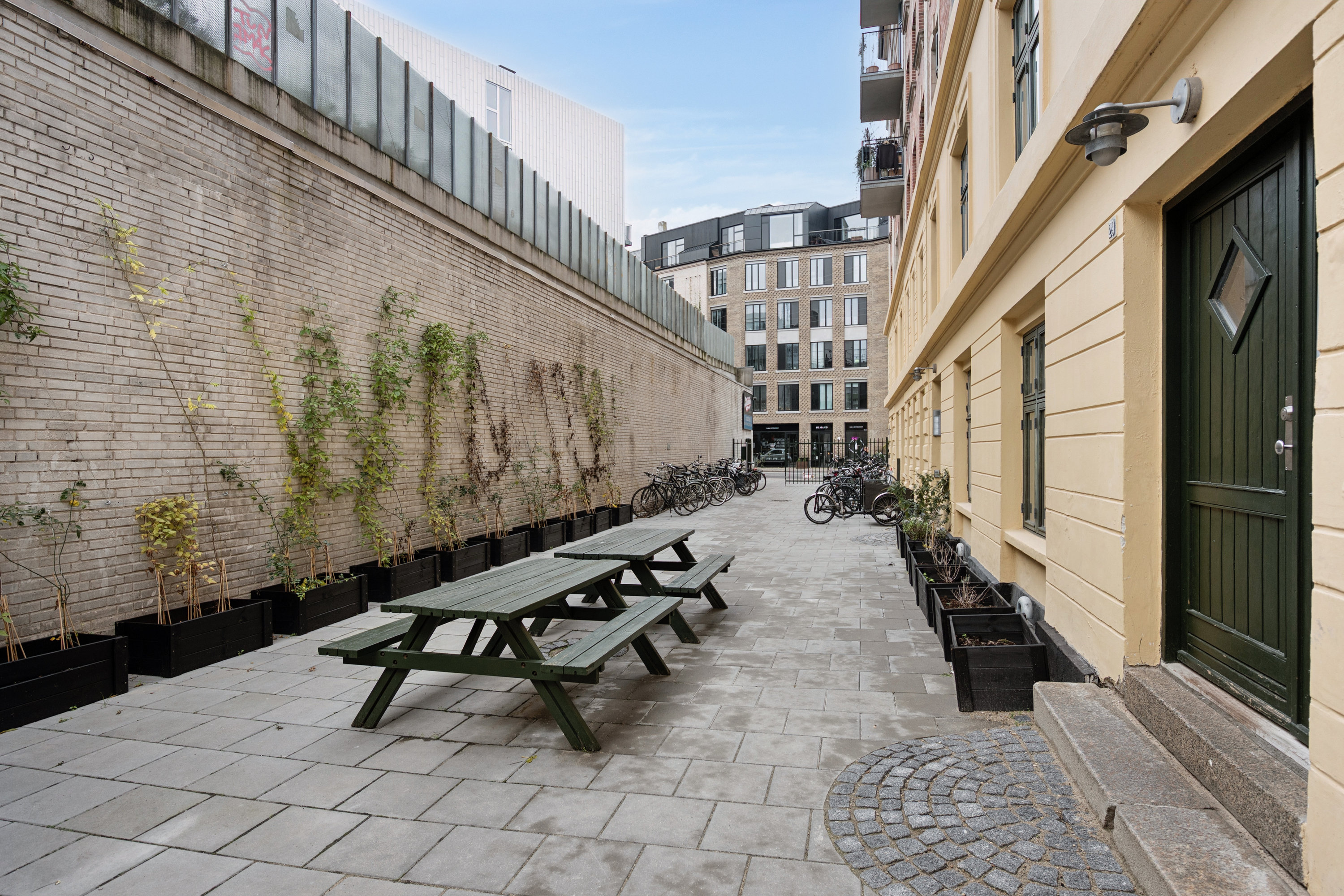 Fremhævet gårdmiljø billede i fuldskærmstilstand. Billede af Enghavevej 25, st.. th., 1674 København V