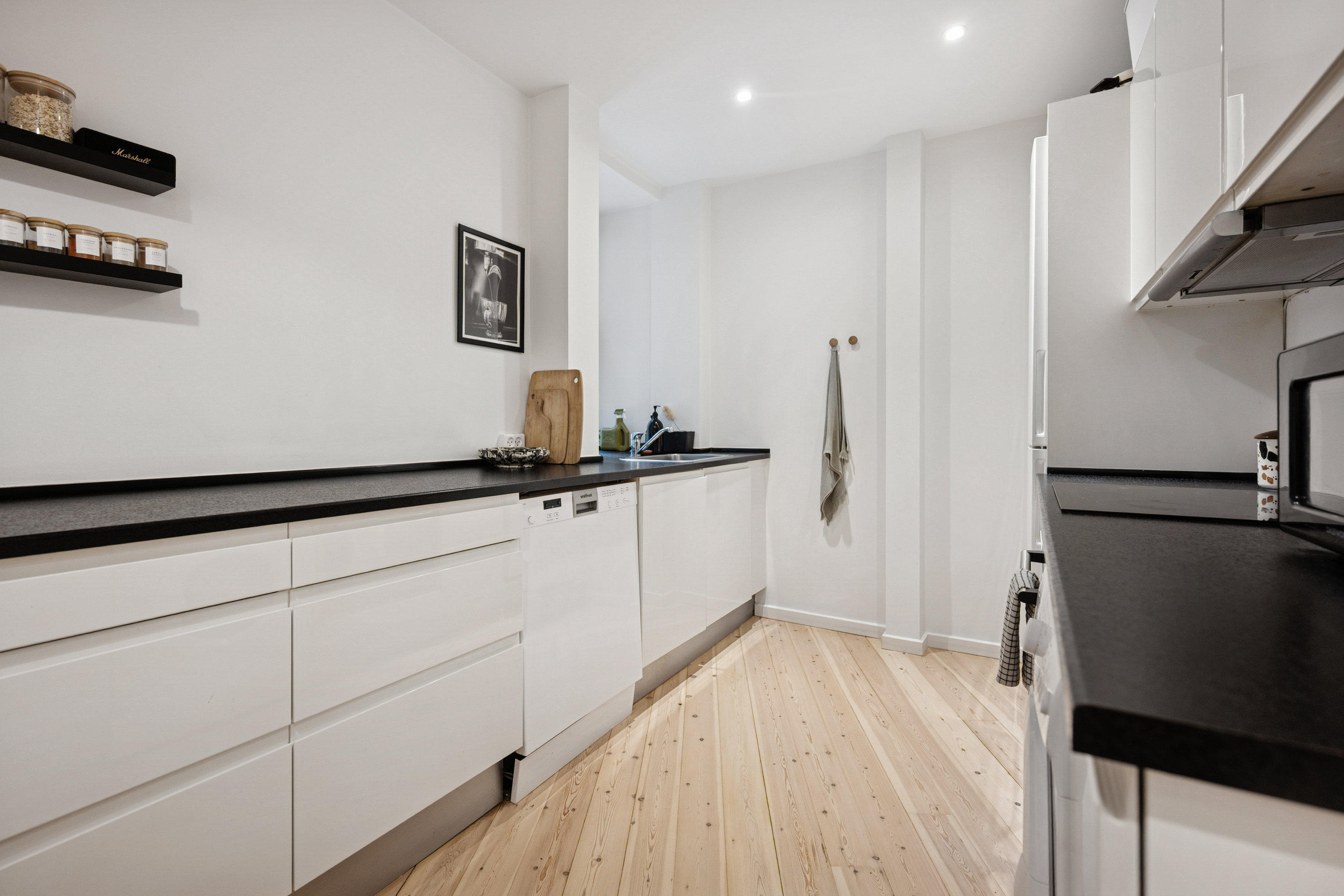 Fremhævet køkken billede i fuldskærmstilstand. Billede af Enghavevej 25, st.. th., 1674 København V