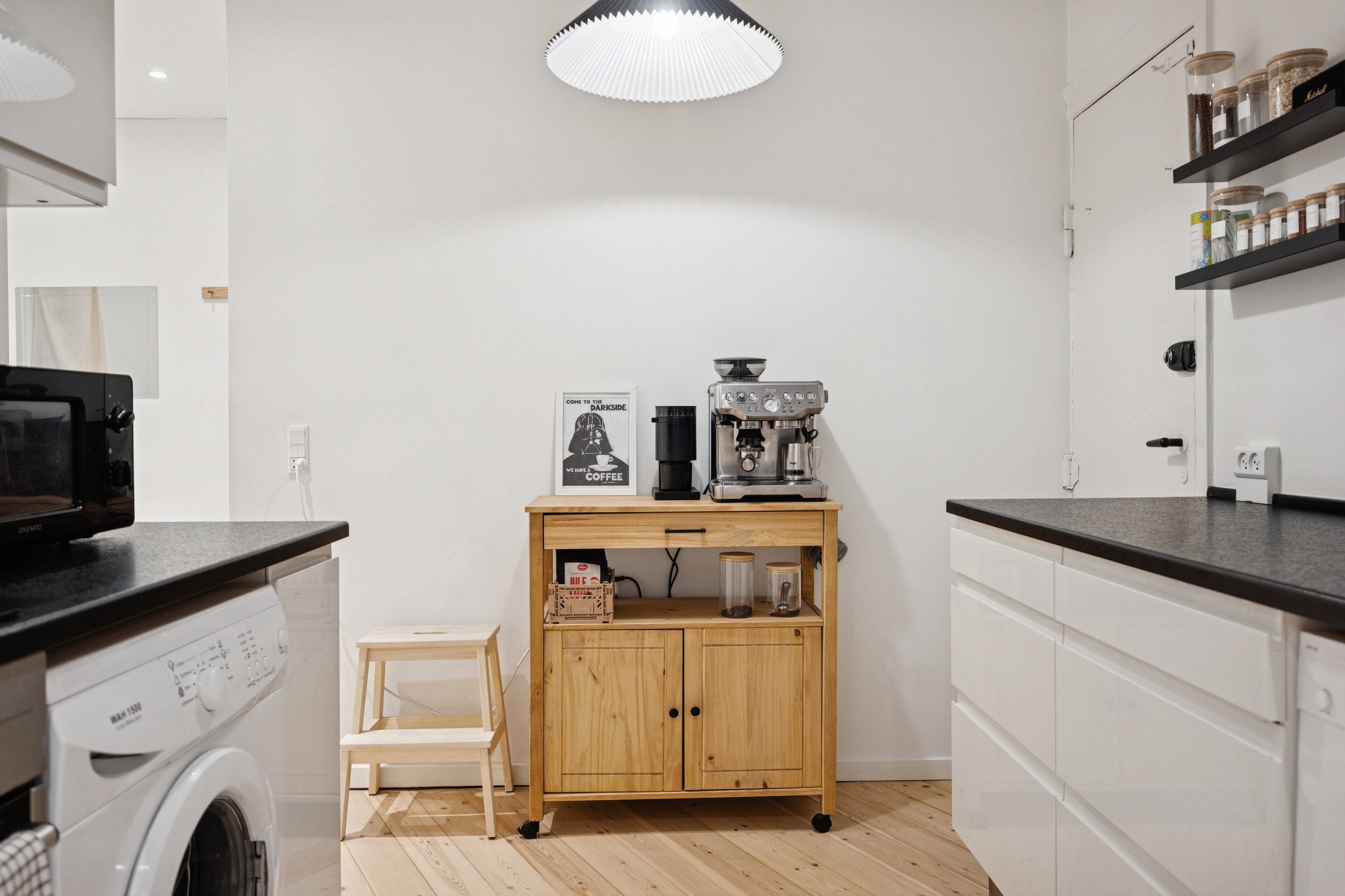 Fremhævet køkken billede i fuldskærmstilstand. Billede af Enghavevej 25, st.. th., 1674 København V