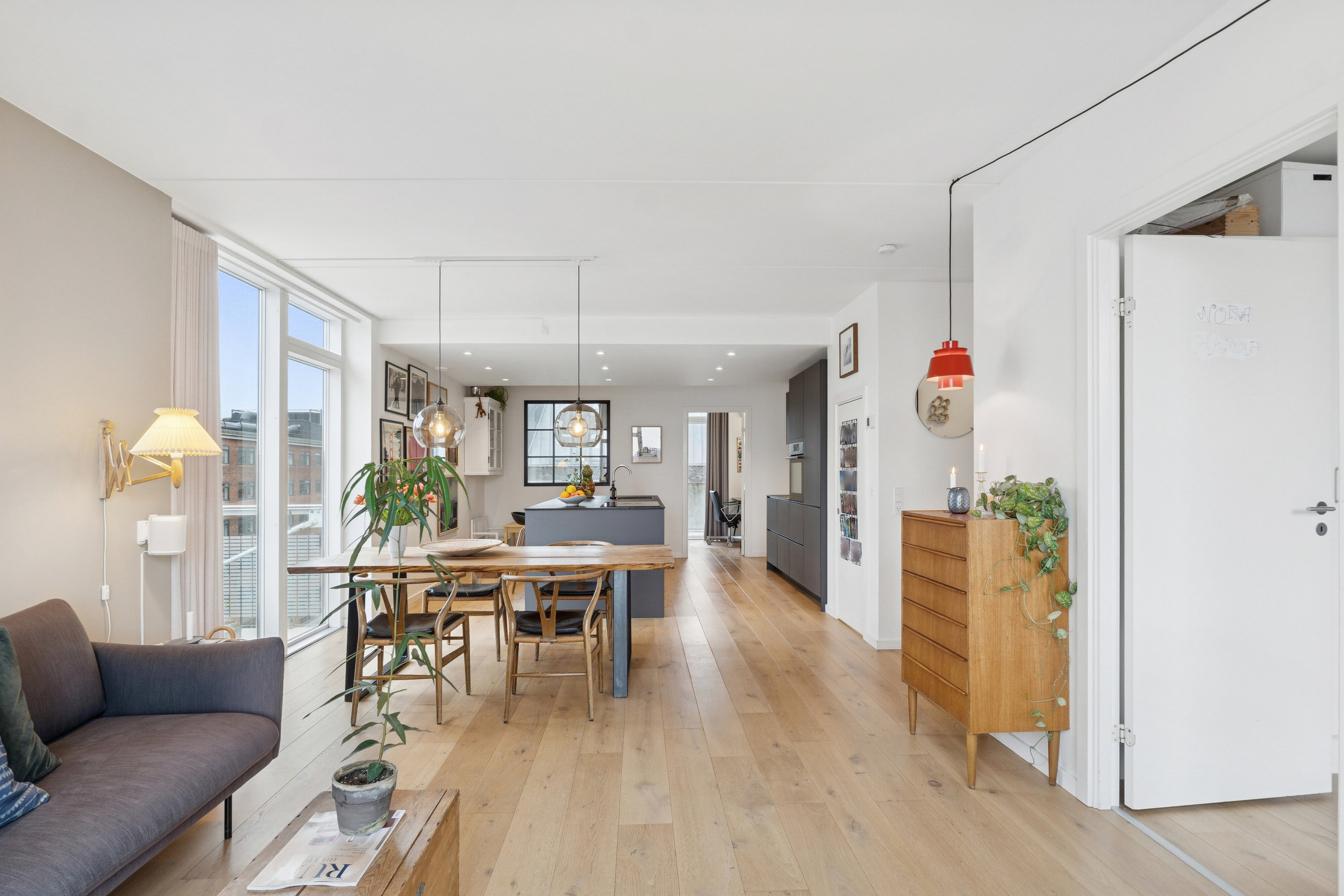 Fremhævet stue billede i fuldskærmstilstand. Billede af Klaksvigsgade 9, 5. tv., 2300 København S