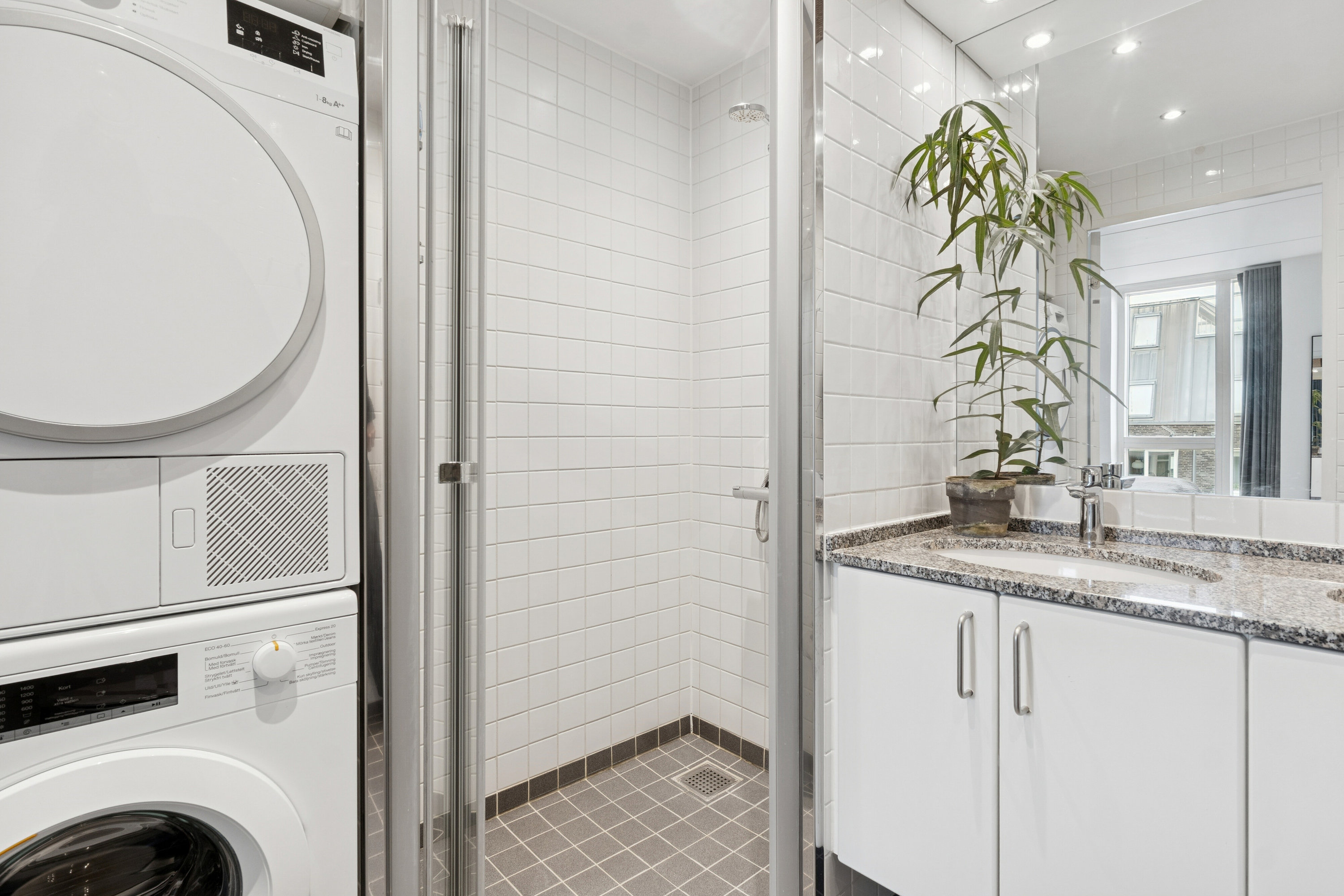 Fremhævet badeværelse billede i fuldskærmstilstand. Billede af Klaksvigsgade 9, 5. tv., 2300 København S